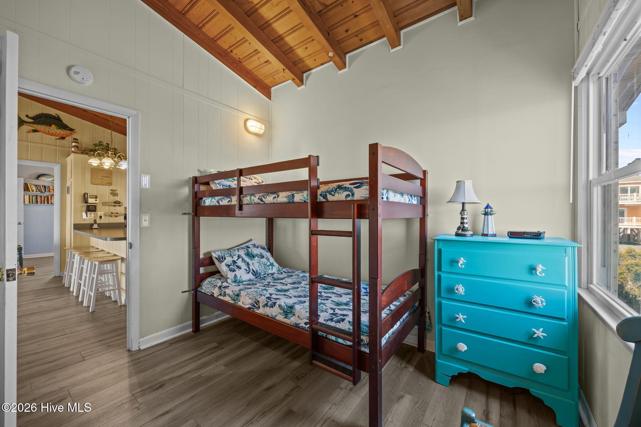 100550375 | Photo 30