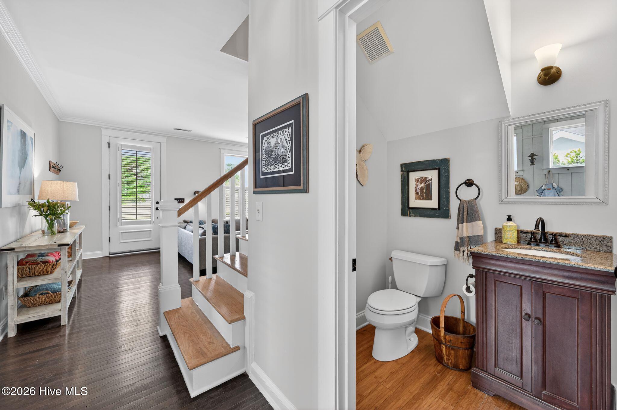 100569921 | Photo 18