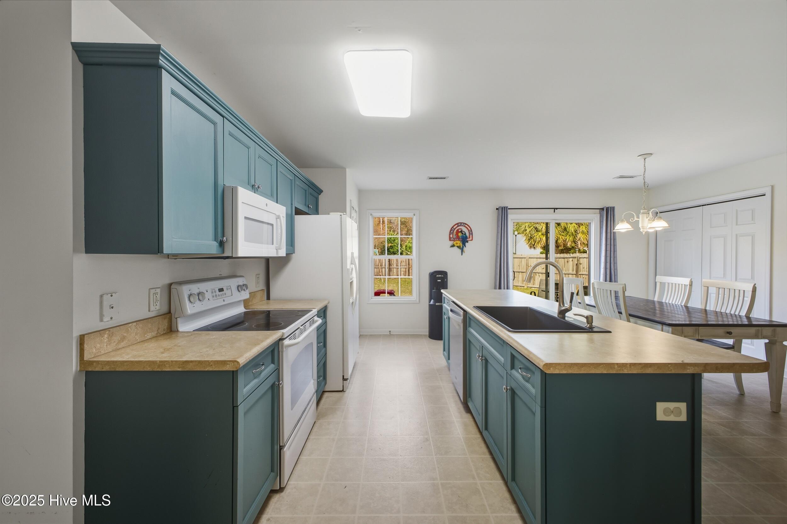 100542313 | Photo 12