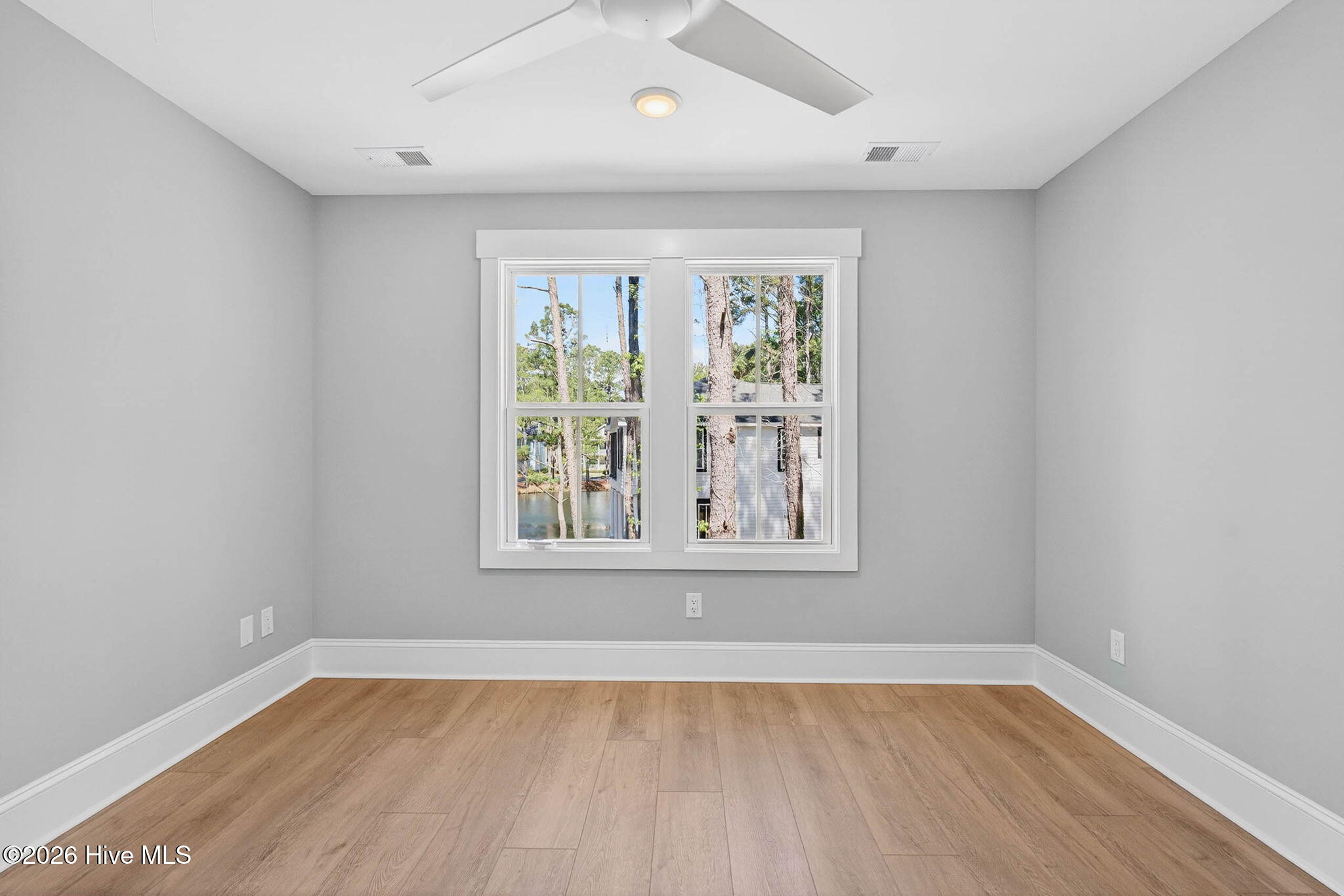 100558704 | Photo 43