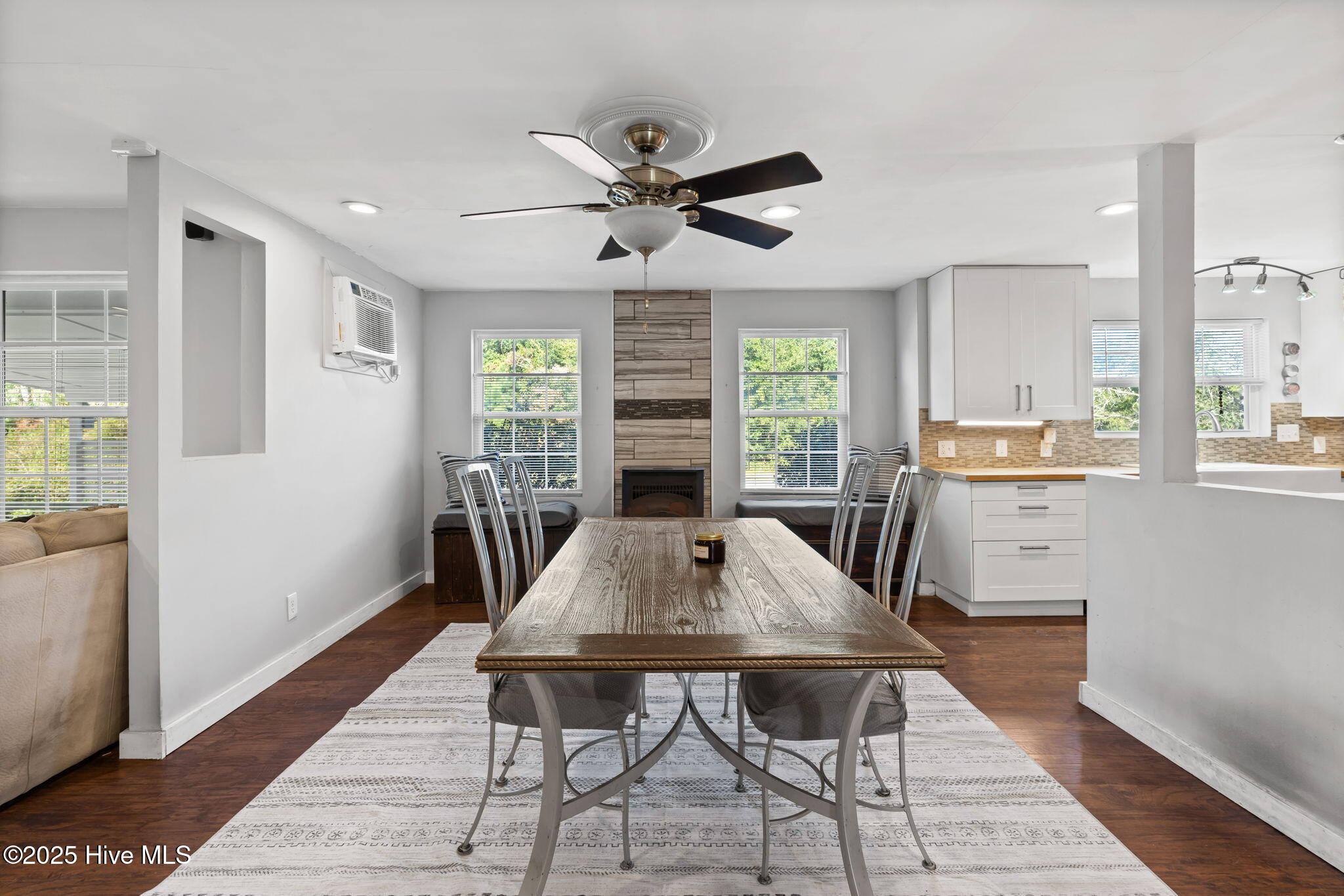 100538220 | Photo 13