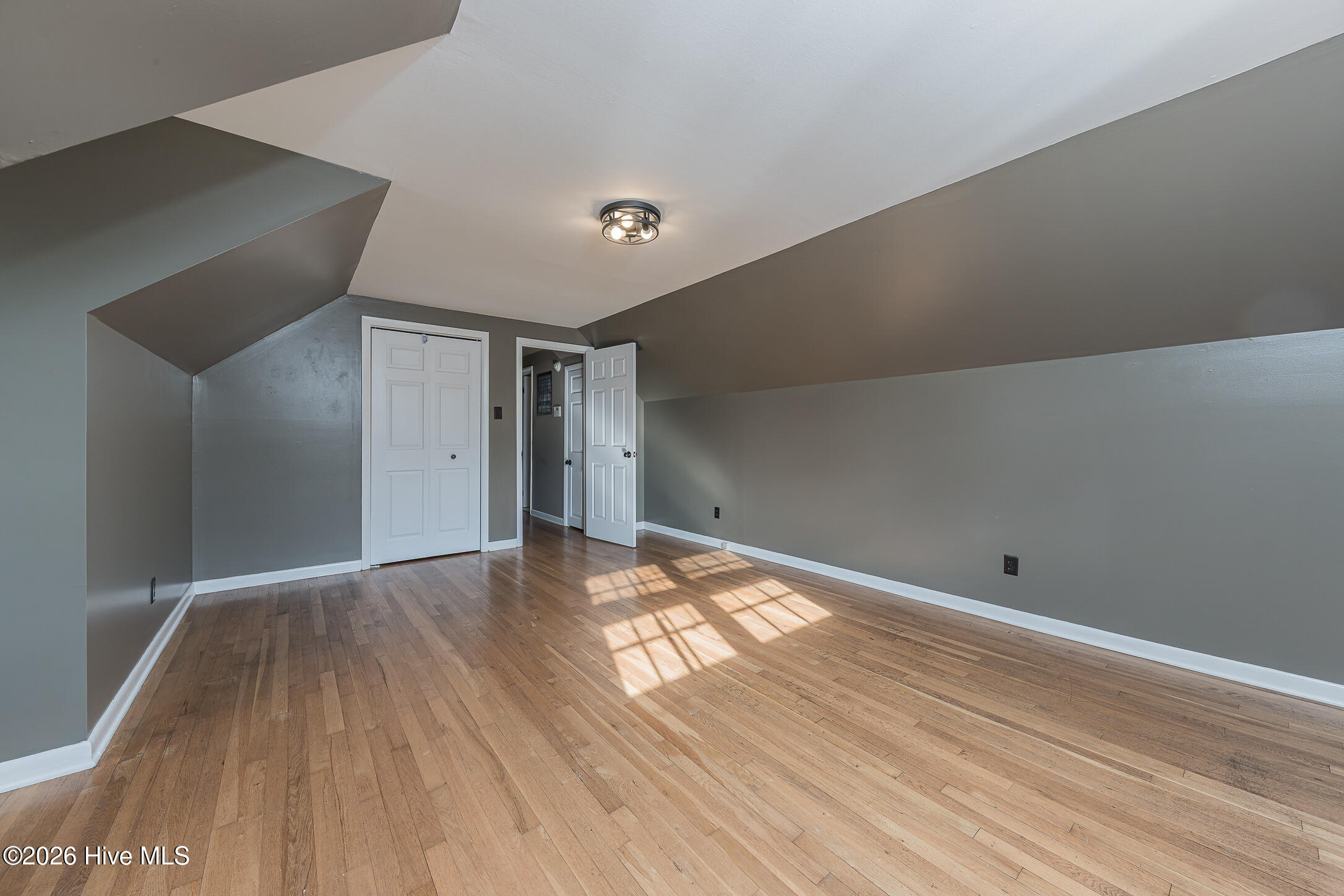 100563981 | Photo 32