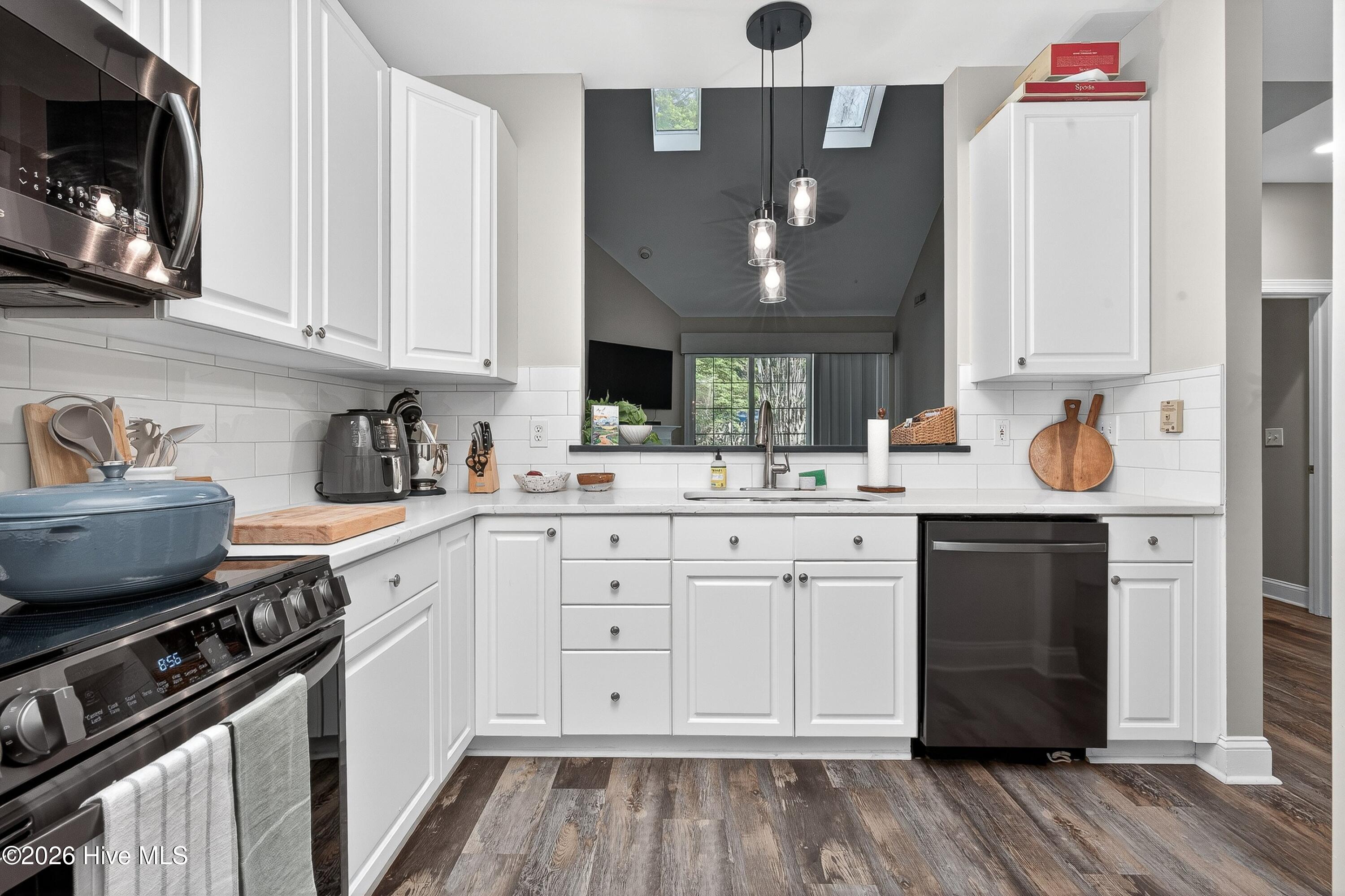 100566829 | Photo 11