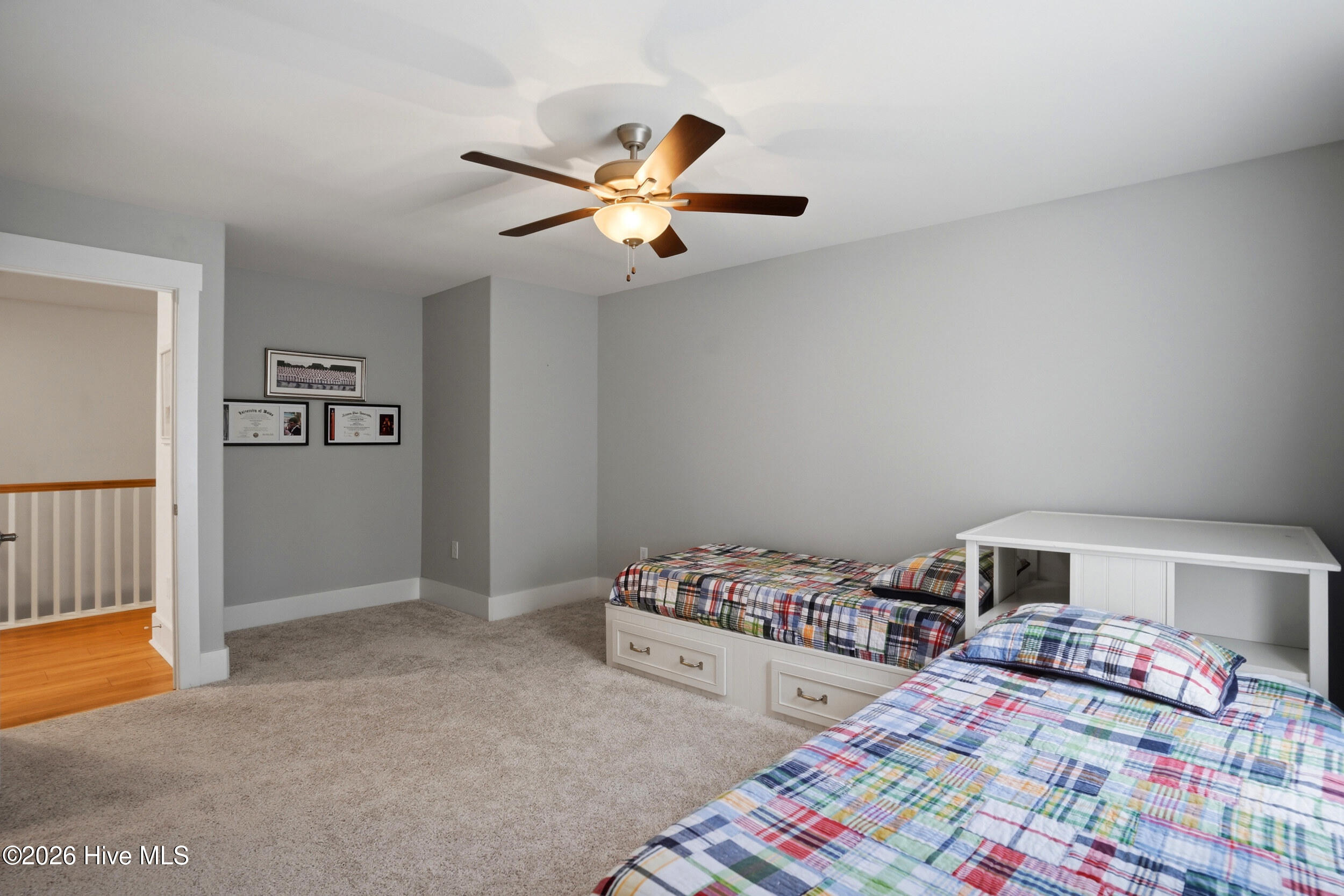 100565471 | Photo 43