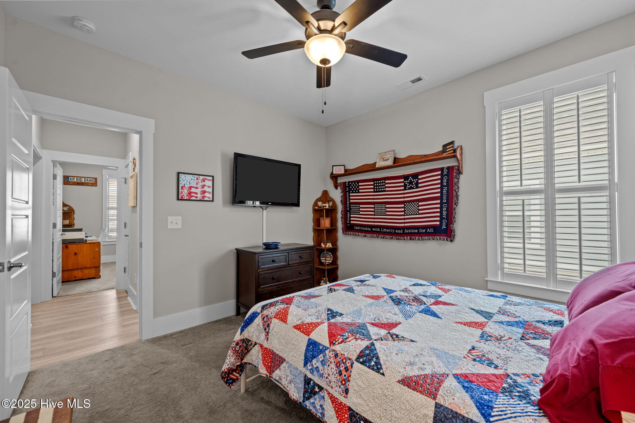 100527941 | Photo 47