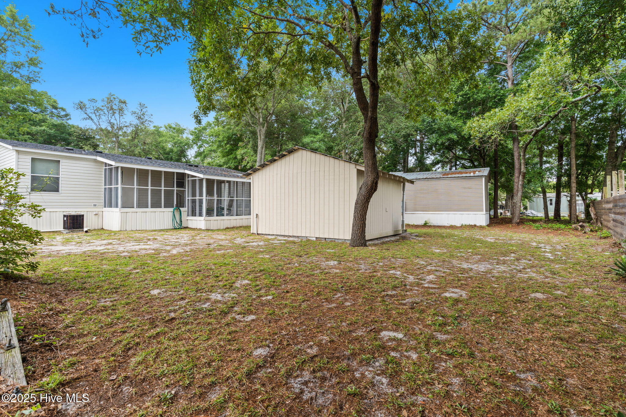 100569446 | Photo 25