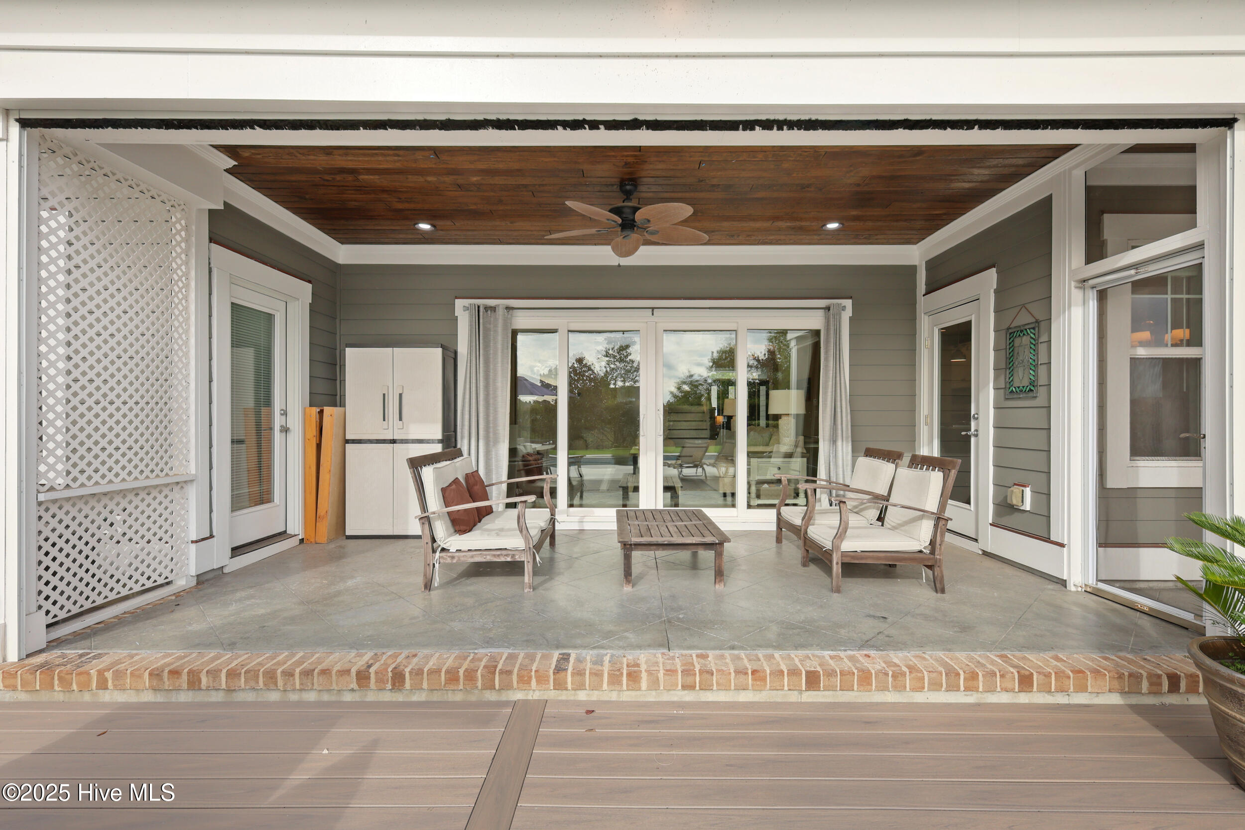 100536655 | Photo 61