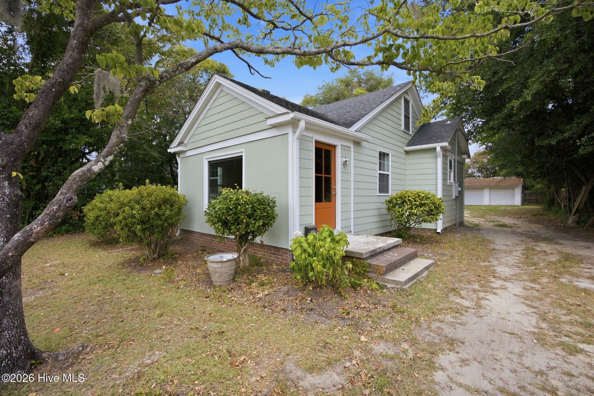 100588962