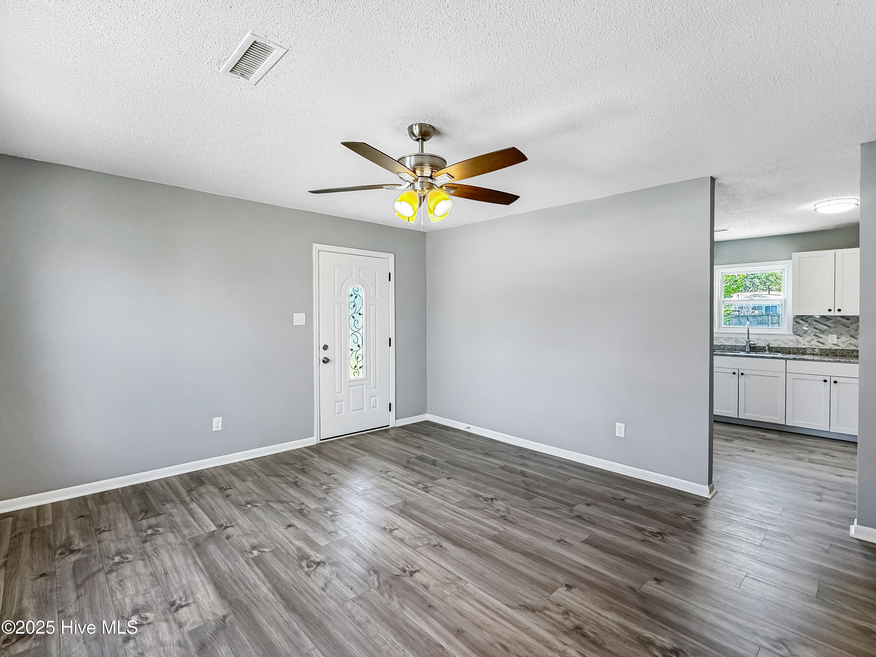 1602 Forbes Court, Wilmington, NC 28405 – photo 5: e5e6abce0e9bde62983675e0dfa2864acd7f9f0c