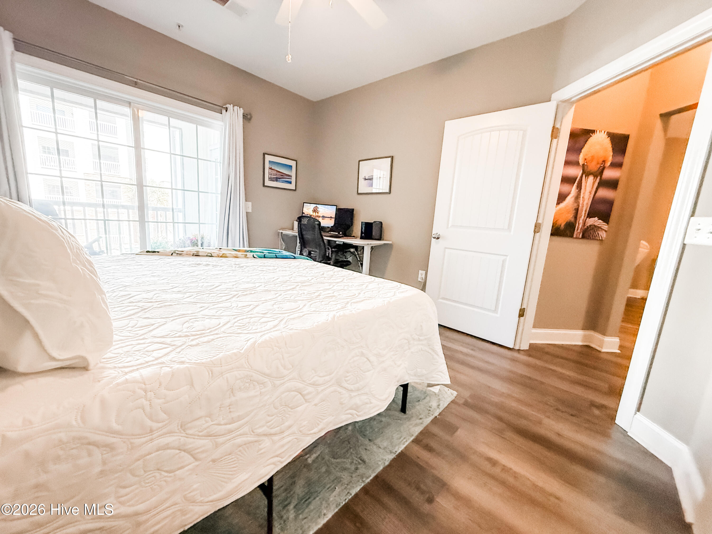 100554593 | Photo 23