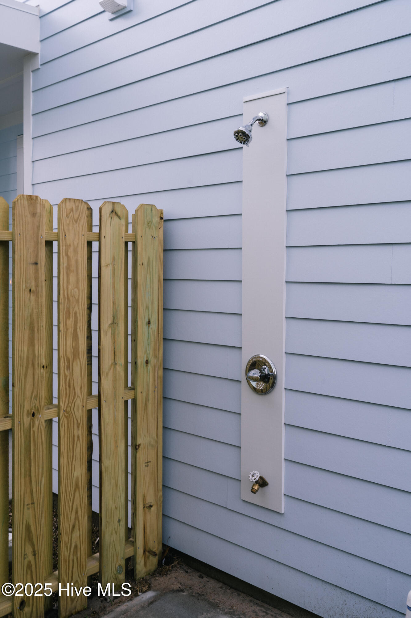 100541058 | Photo 25