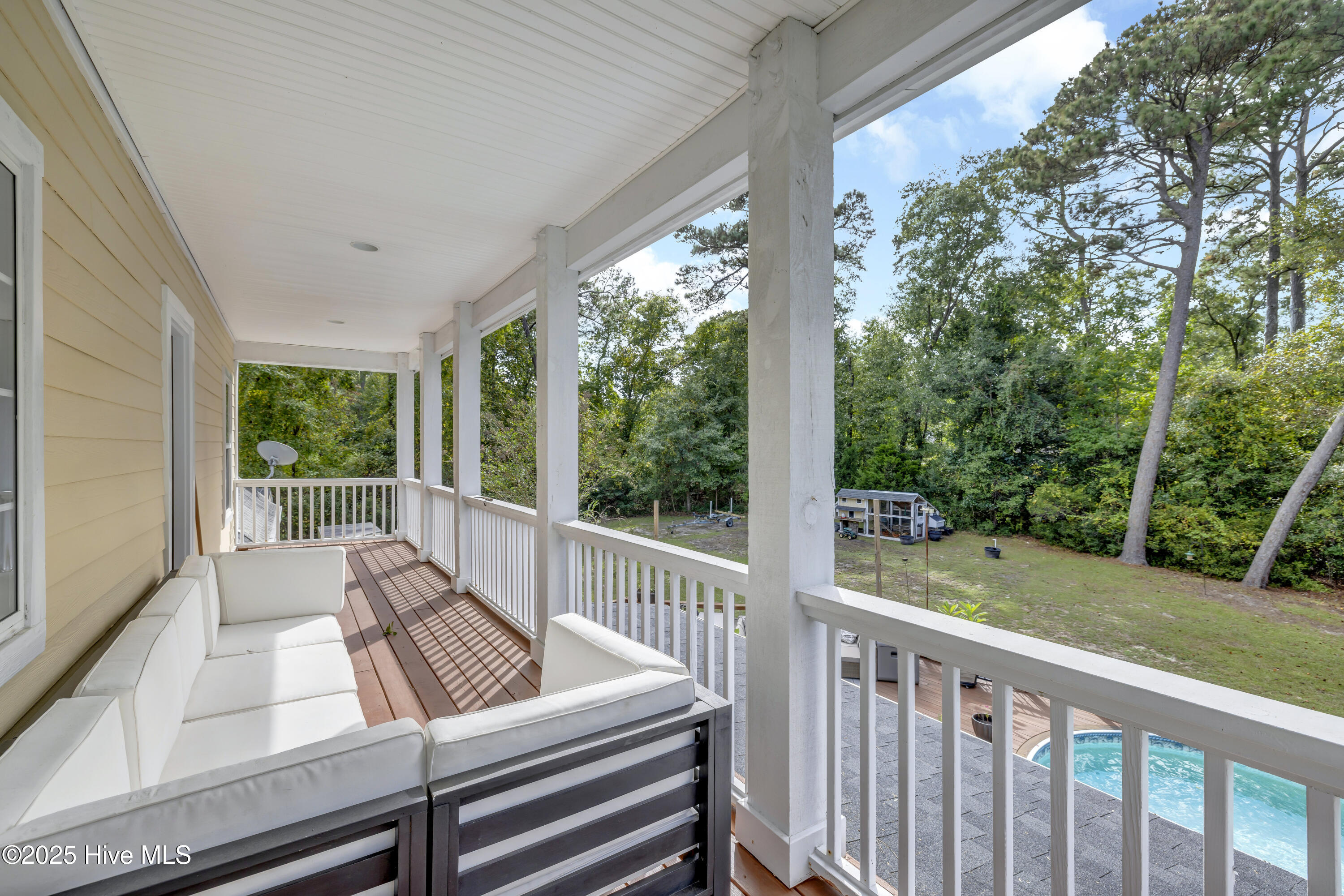 100533968 | Photo 43