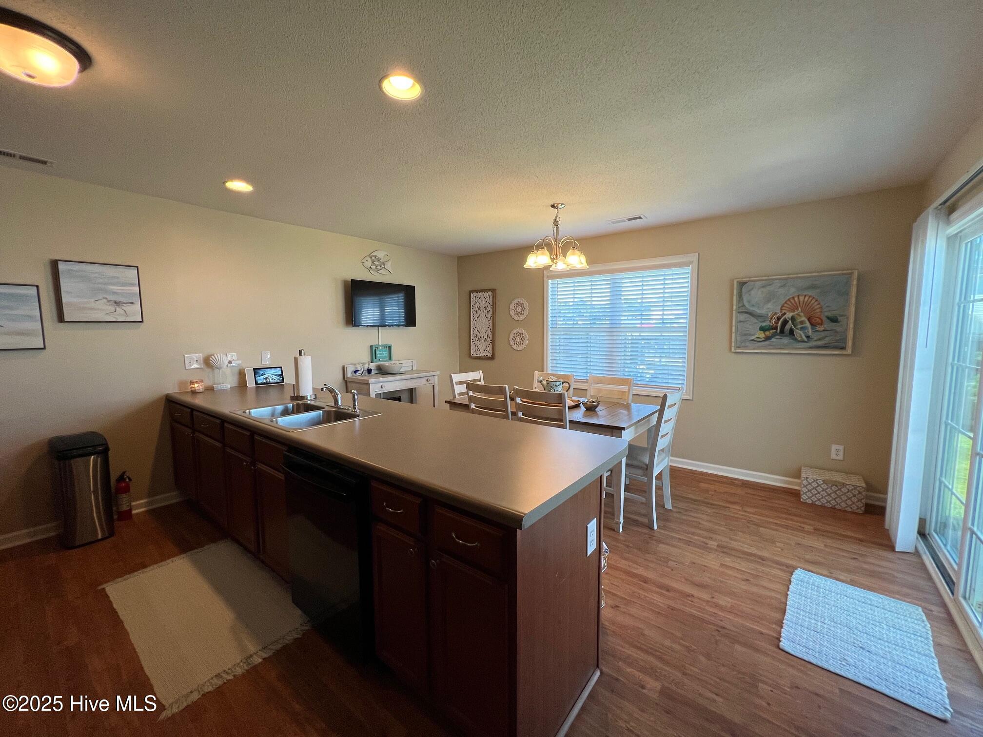 137 Jessie Circle, Hubert, NC 28539 – photo 16: 15 Kitchen and dining area