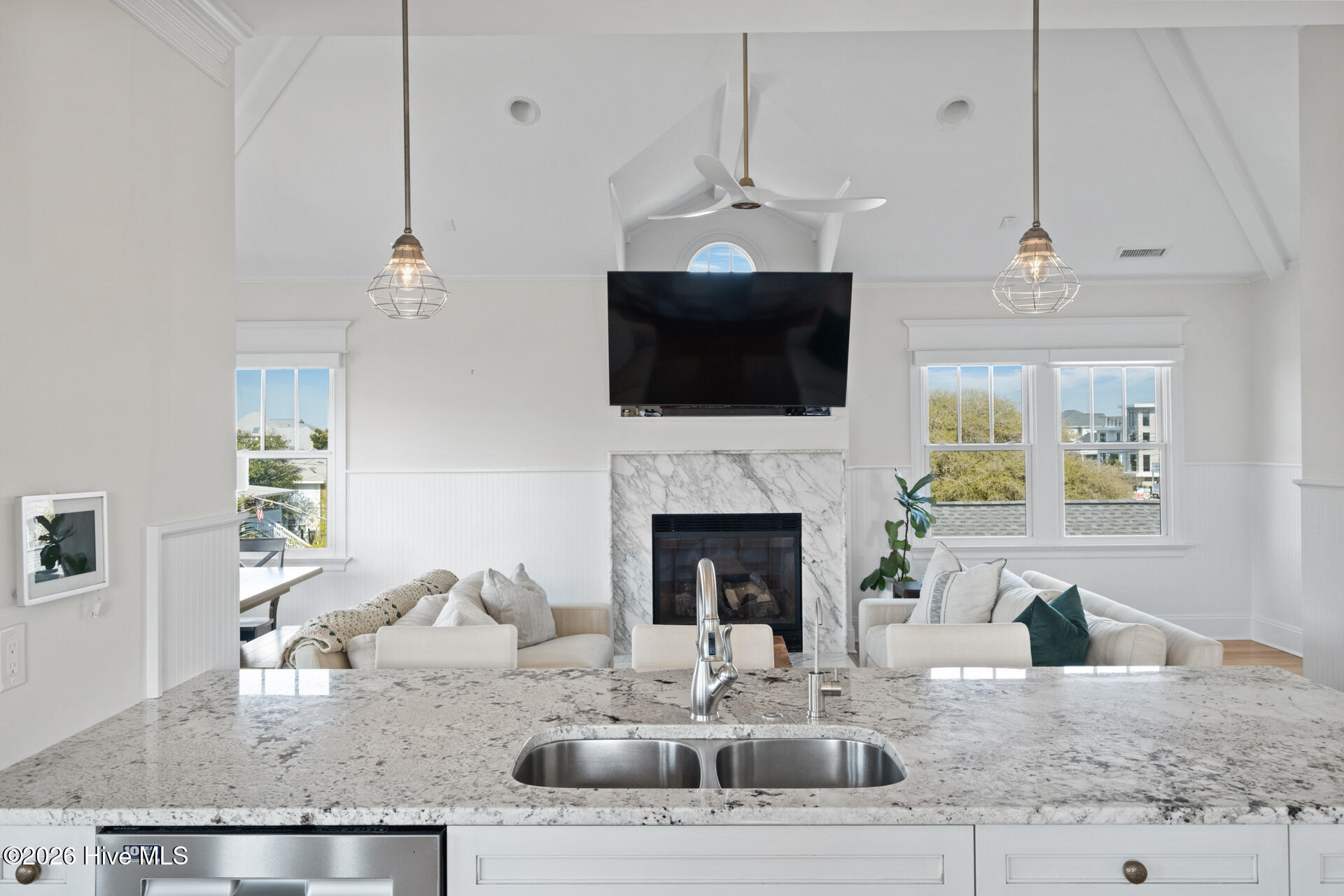 100567565 | Photo 11