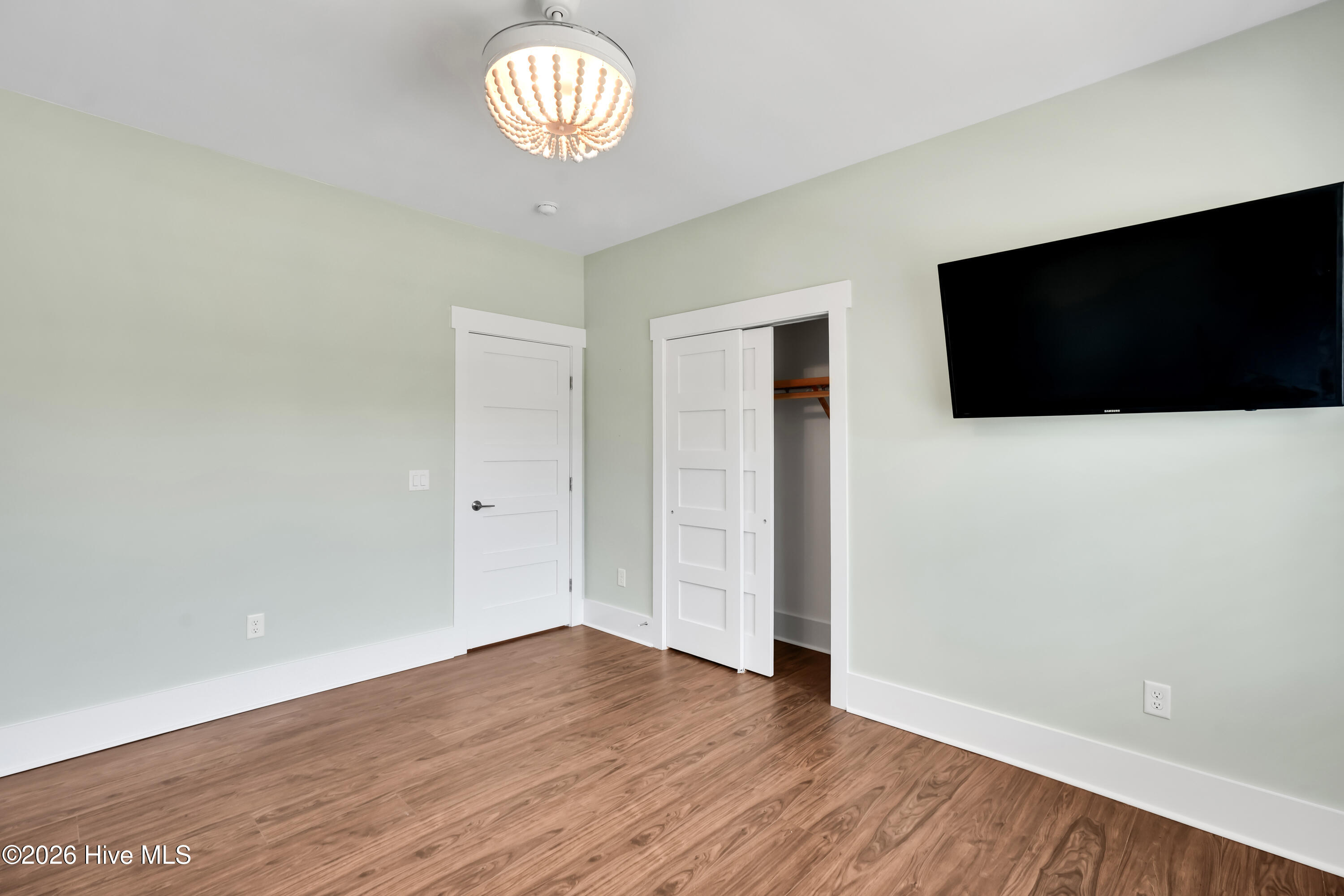 100567914 | Photo 37