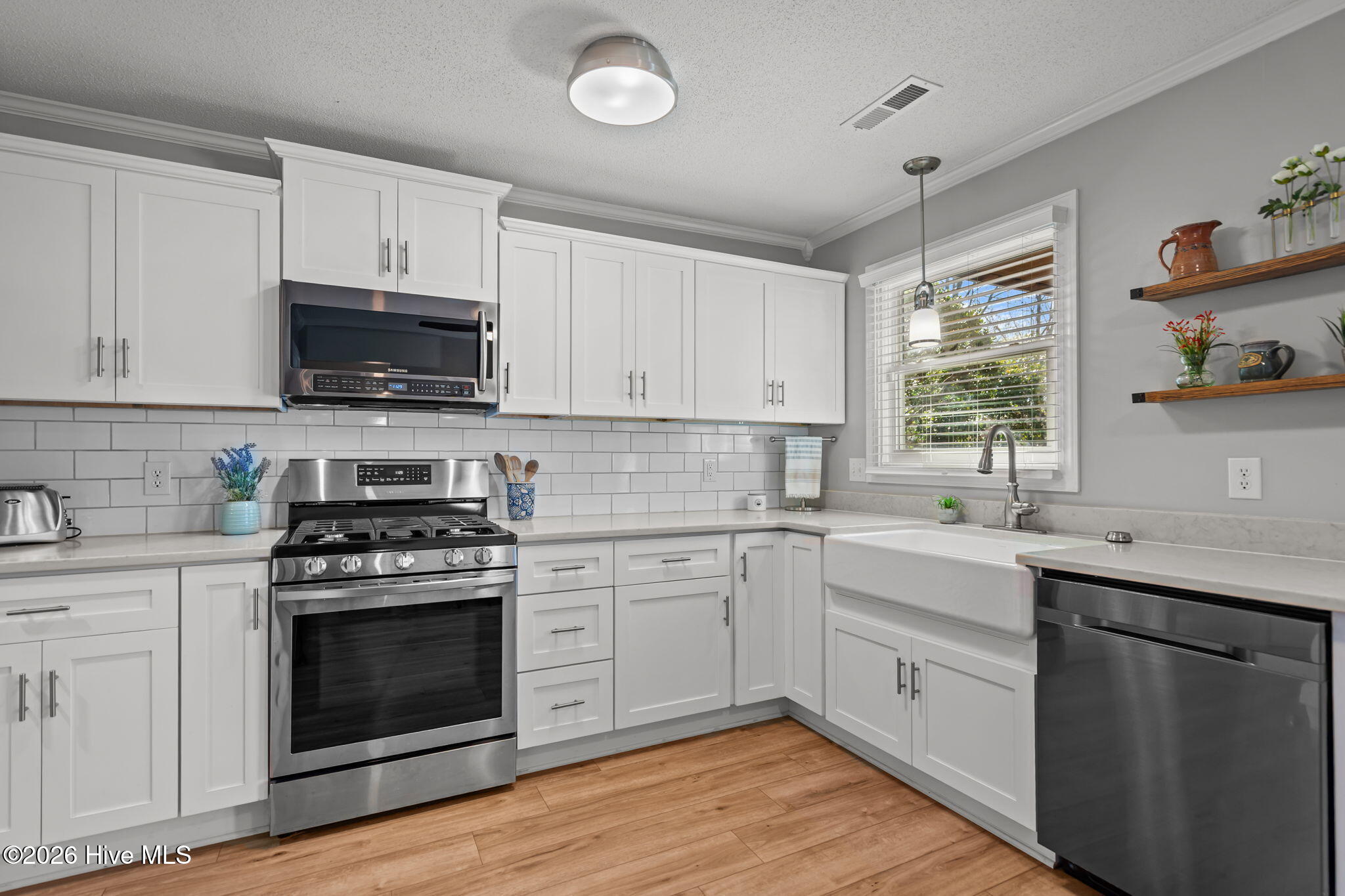 100547043 | Photo 22