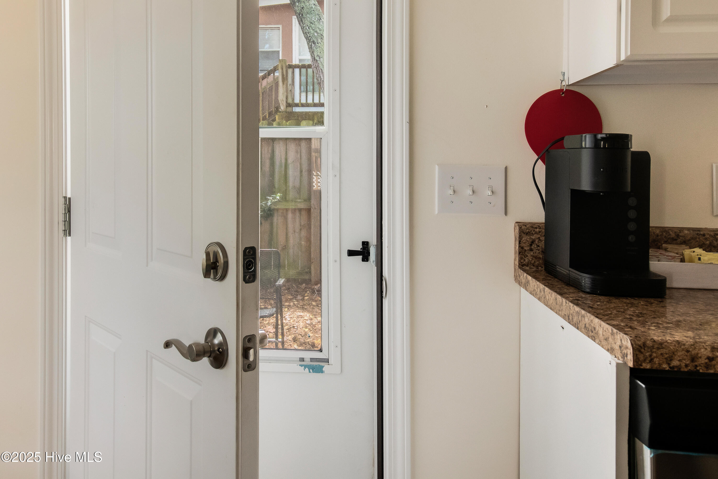 100550587 | Photo 22