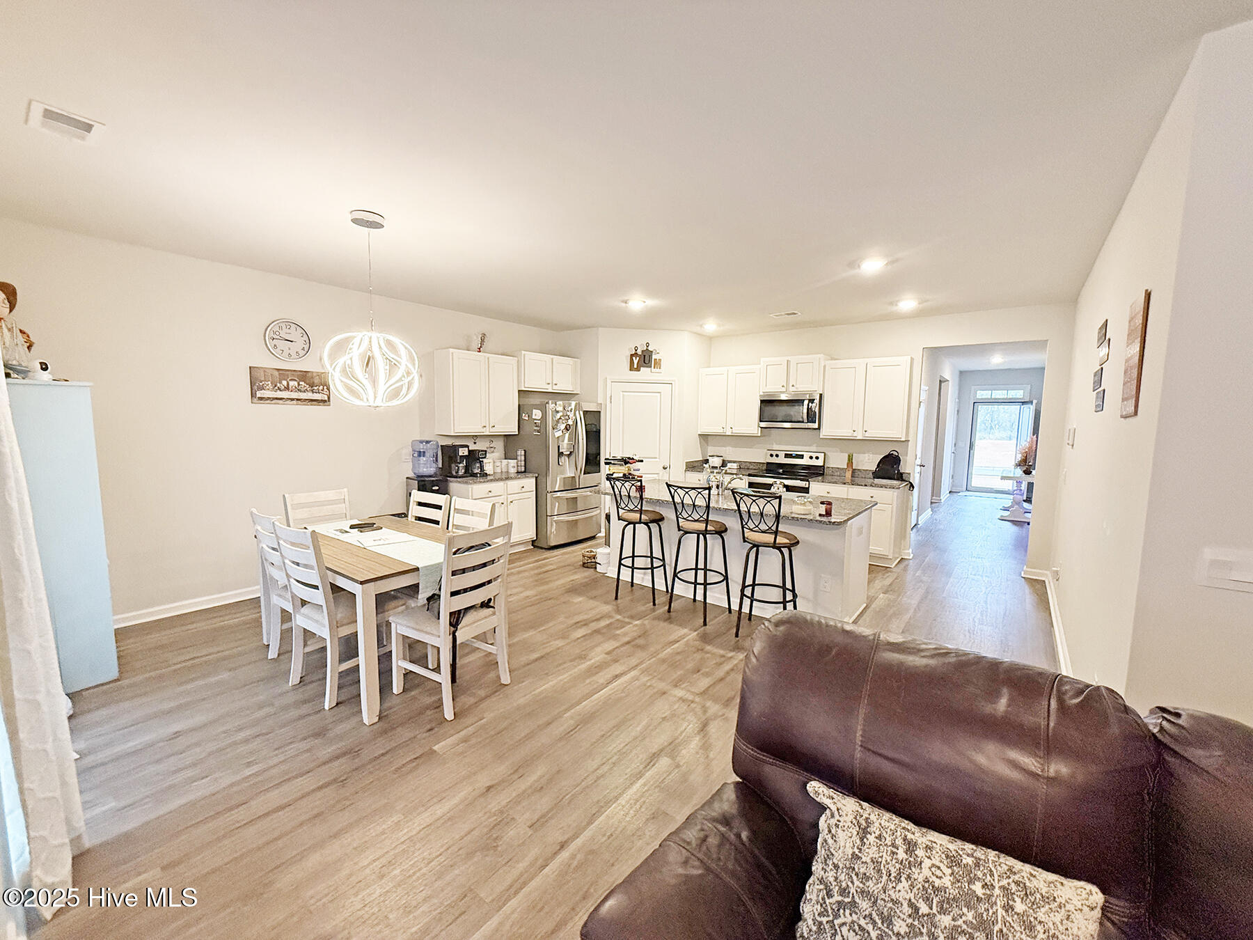 100544374 | Photo 22