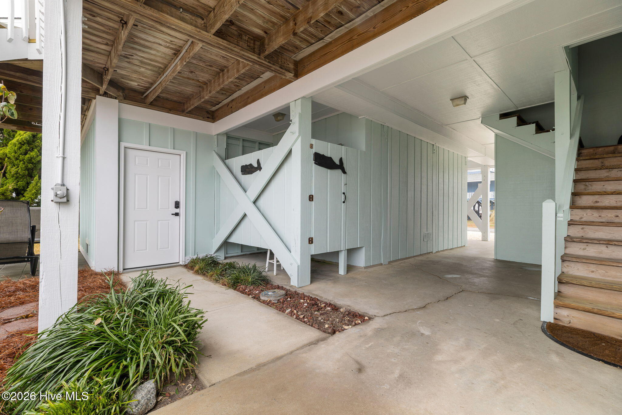 100557260 | Photo 52