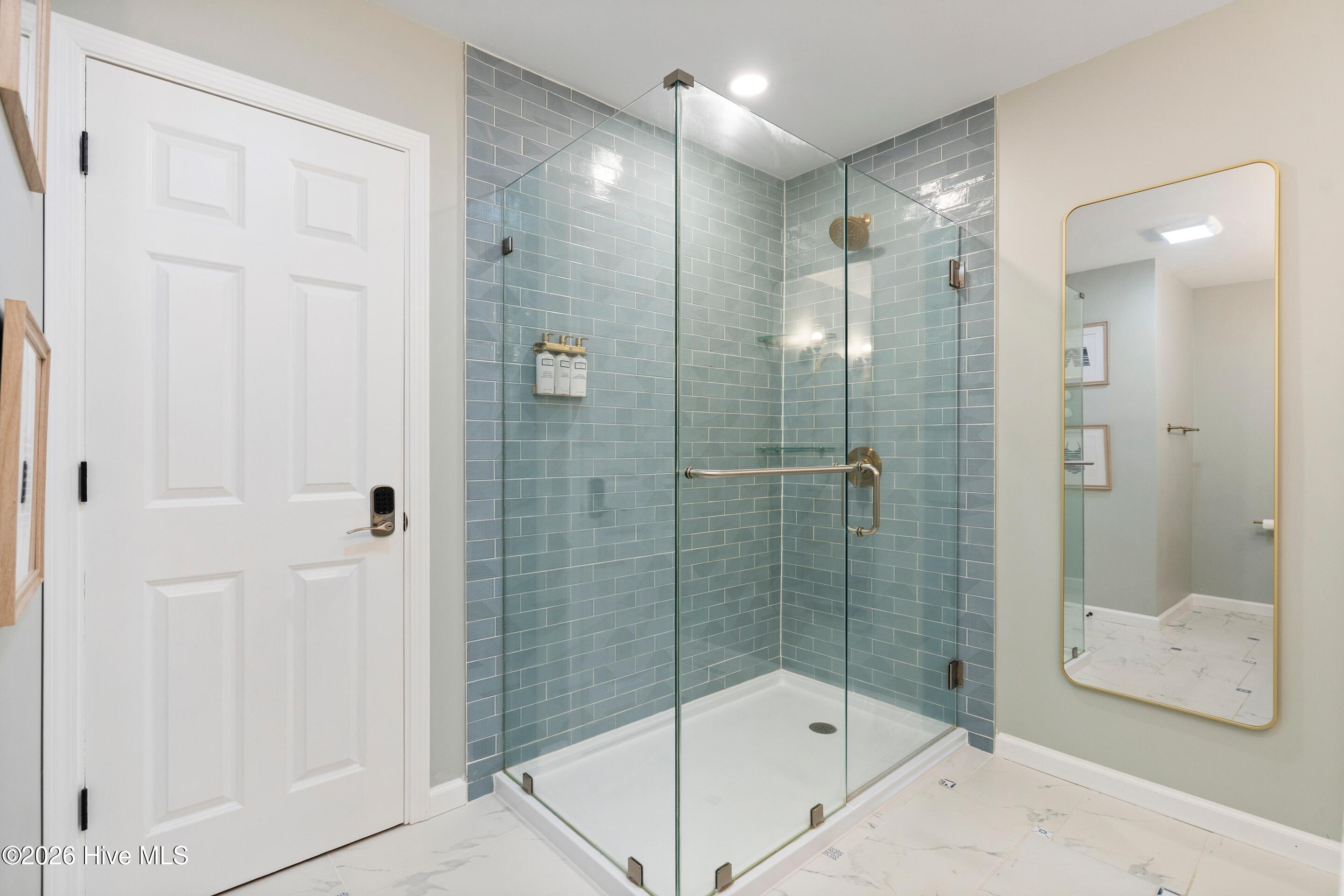 100547634 | Photo 21