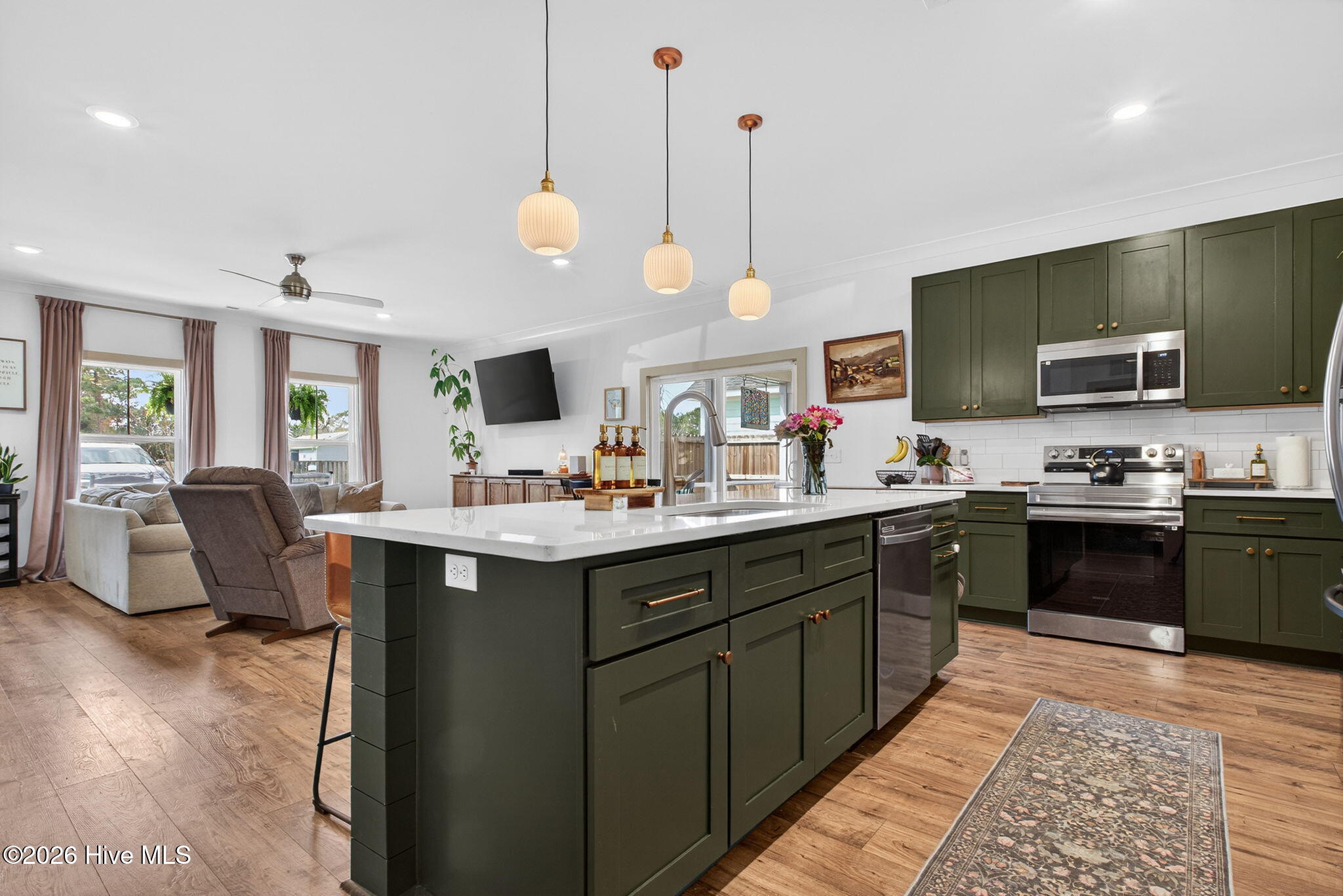 100559815 | Photo 14