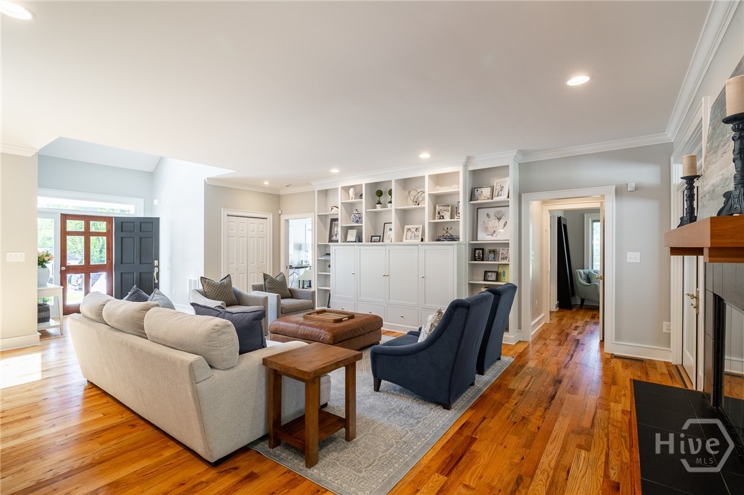 385 Woodward Way