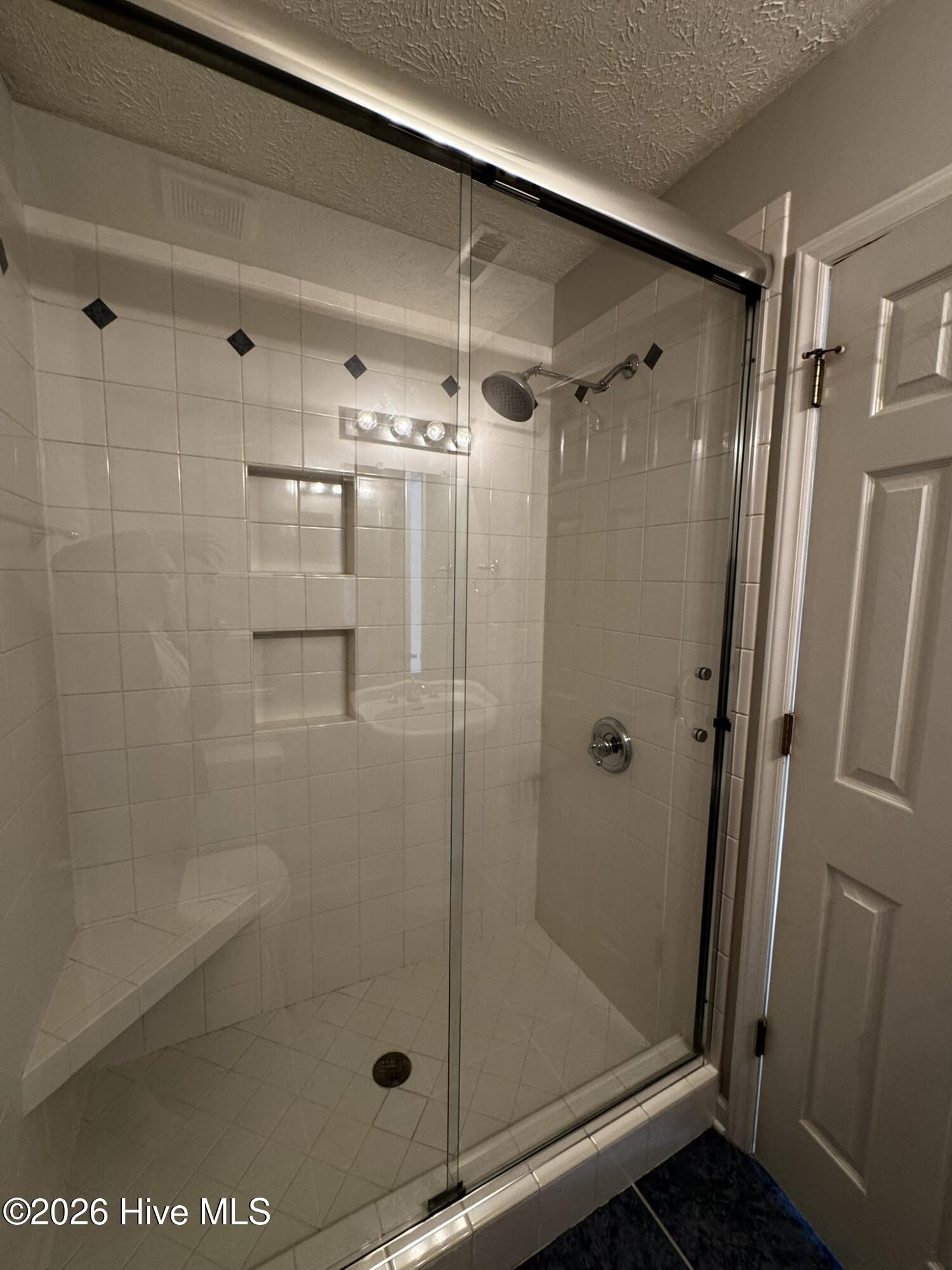 100550943 | Photo 13