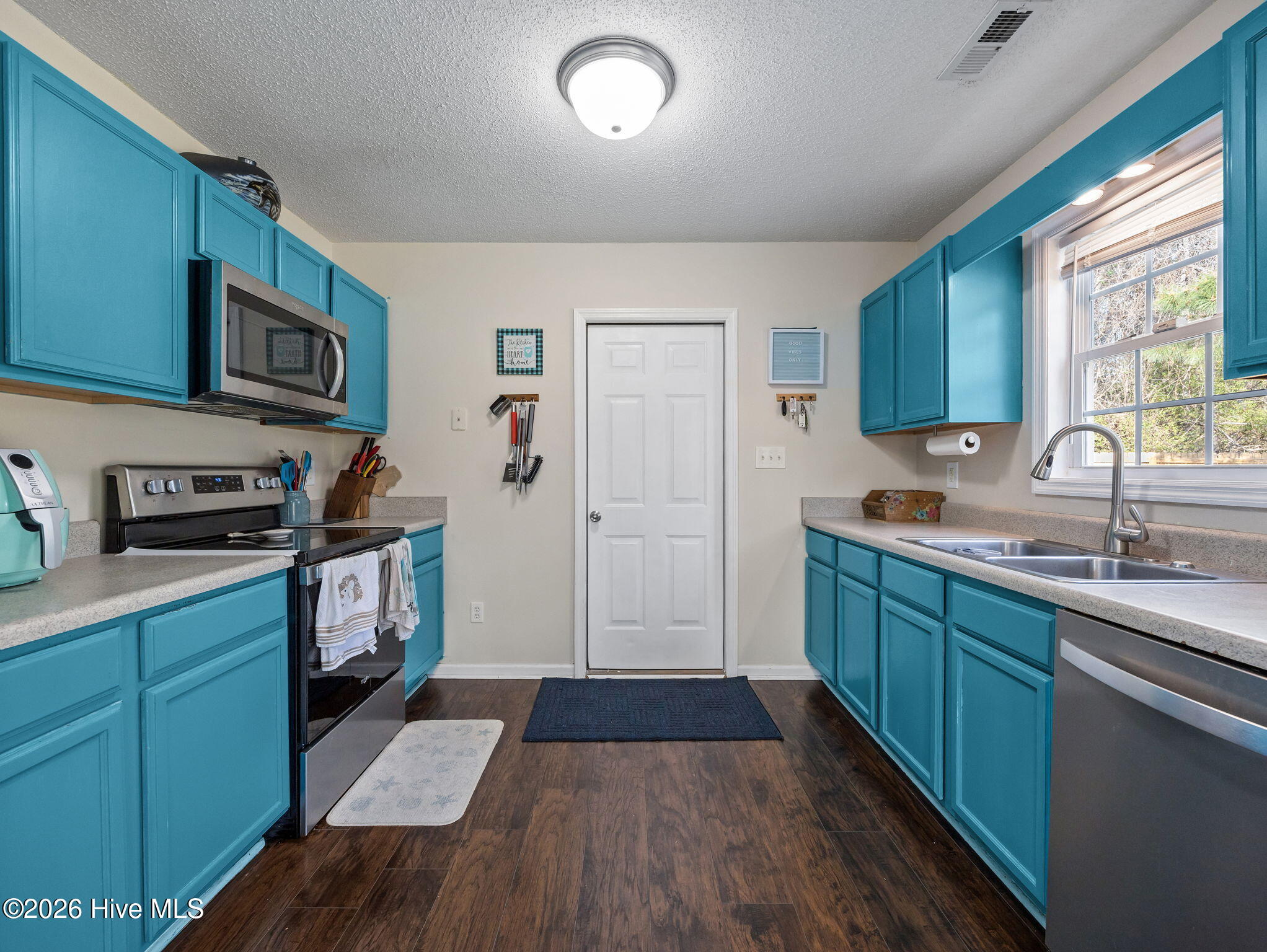 100568127 | Photo 15