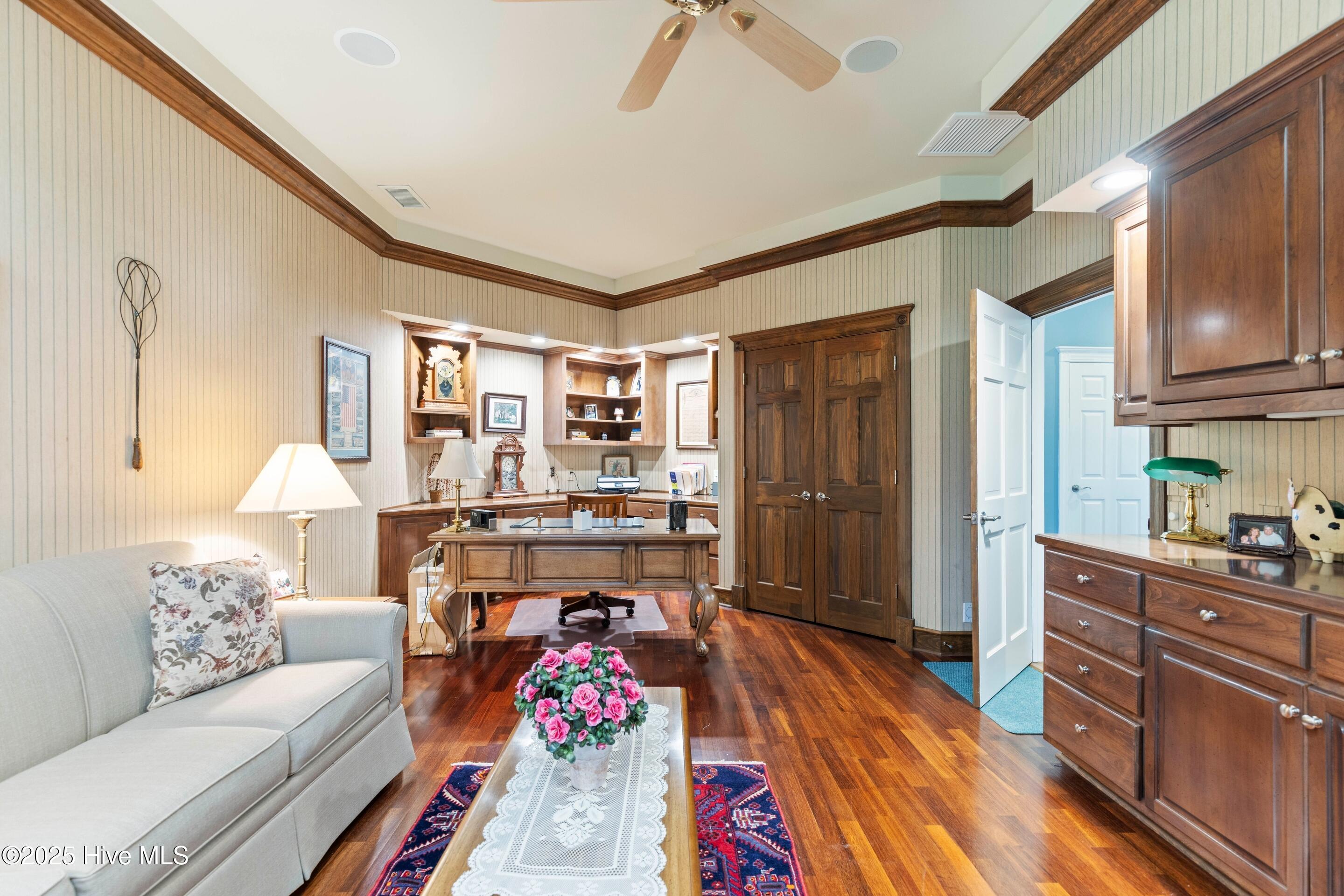 100539115 | Photo 56