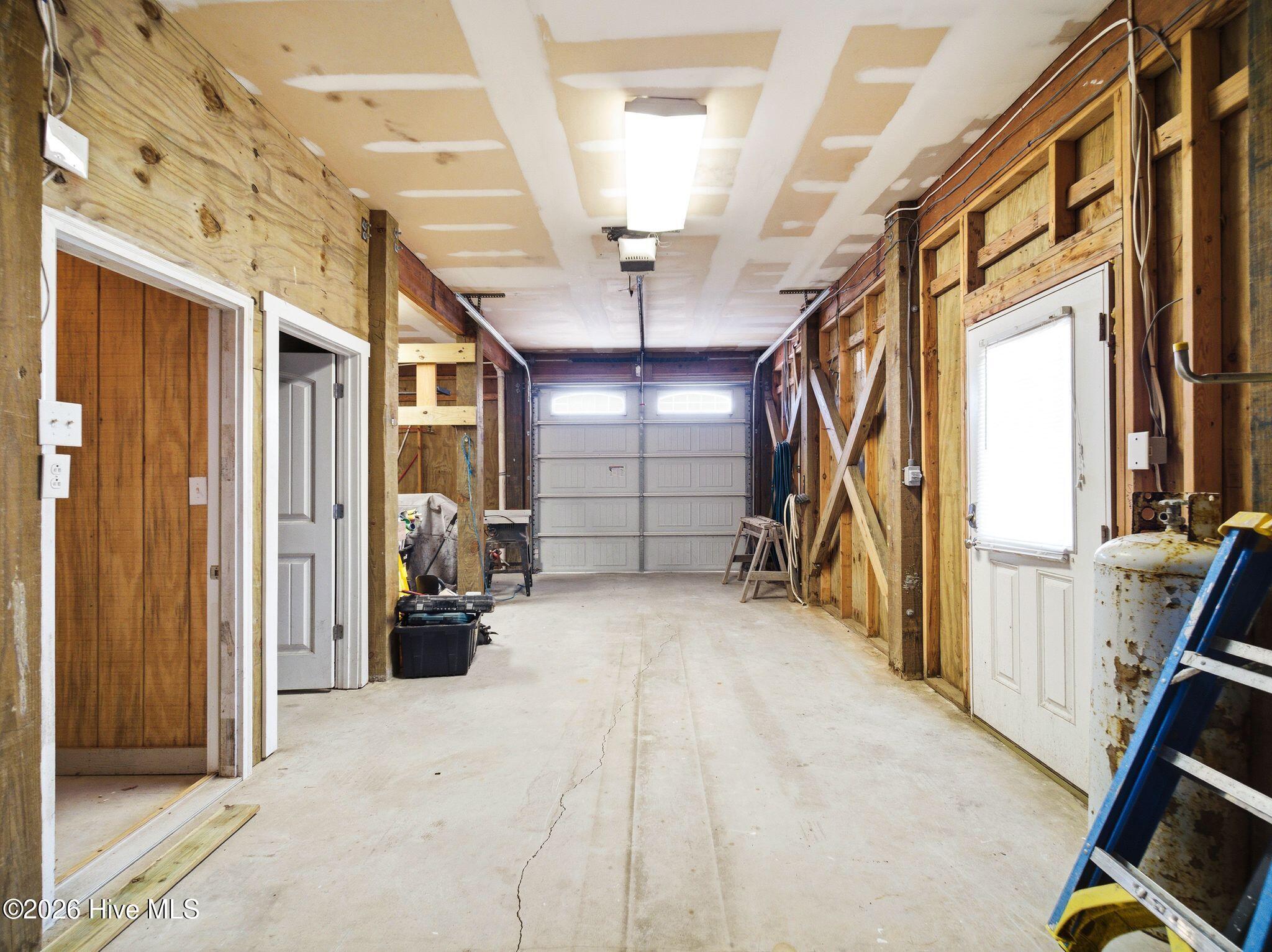 100569349 | Photo 97