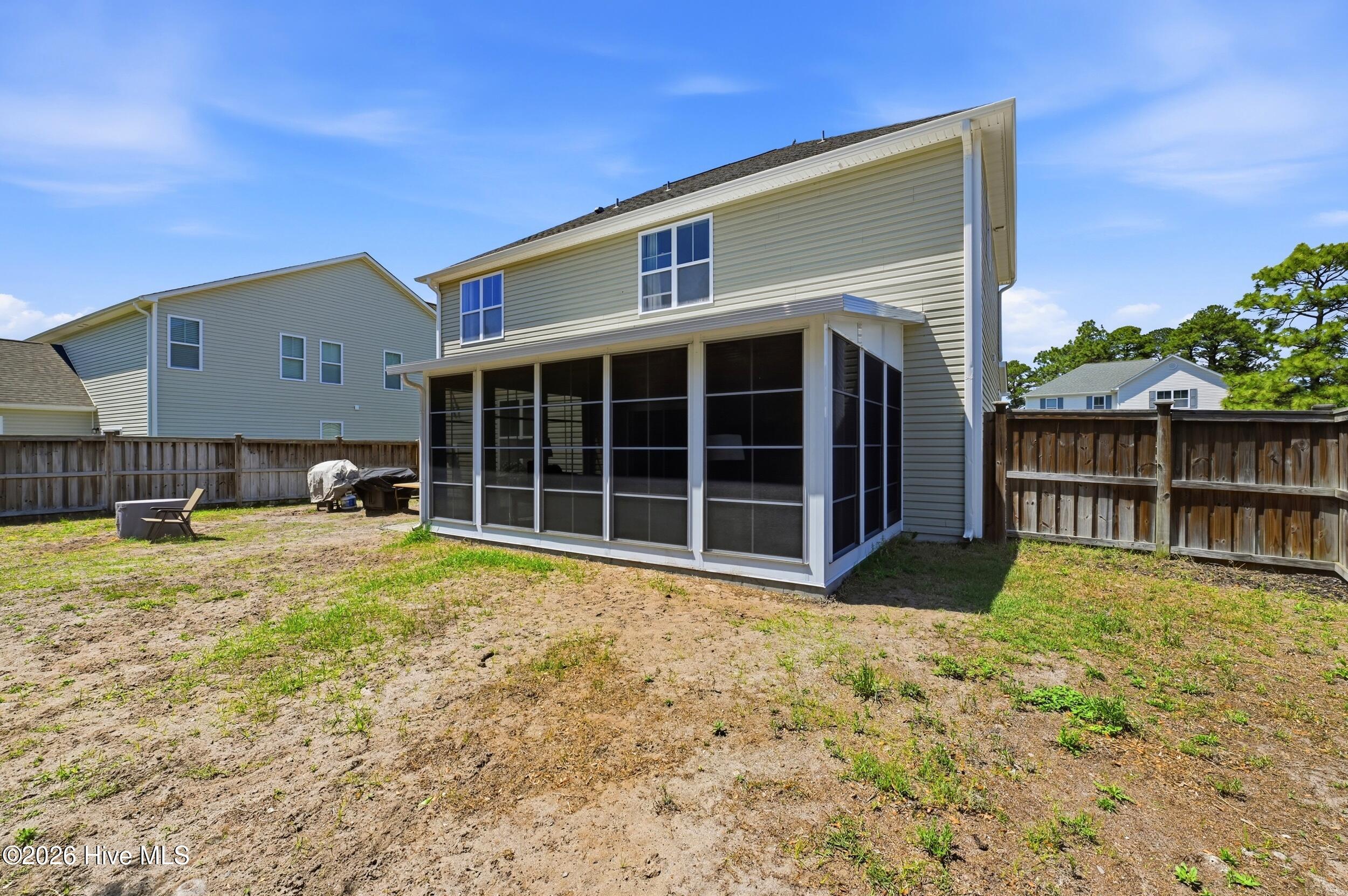 100567137 | Photo 40