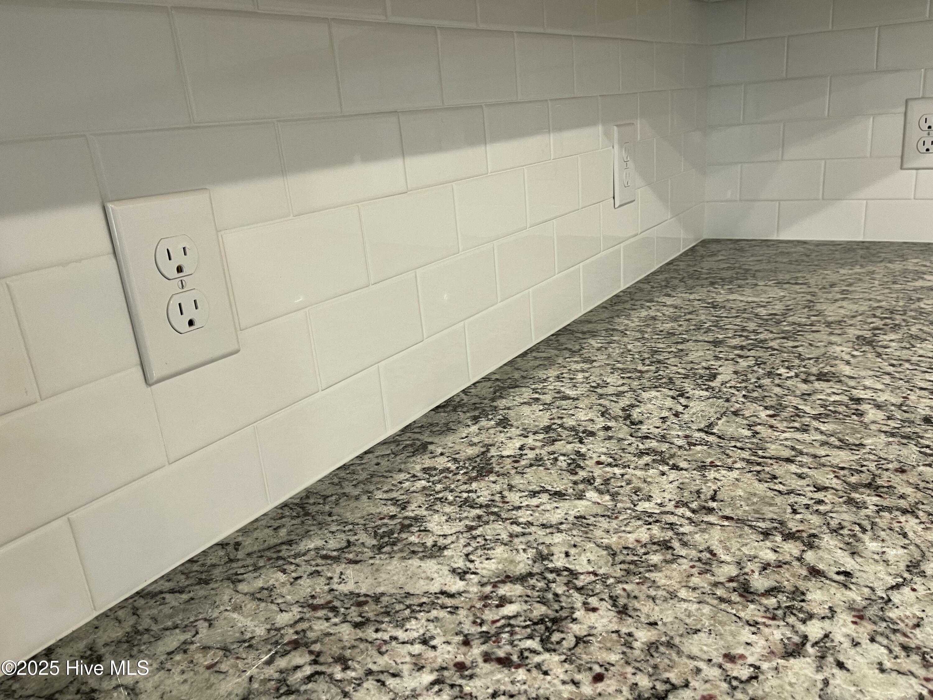 100514580 | Photo 23