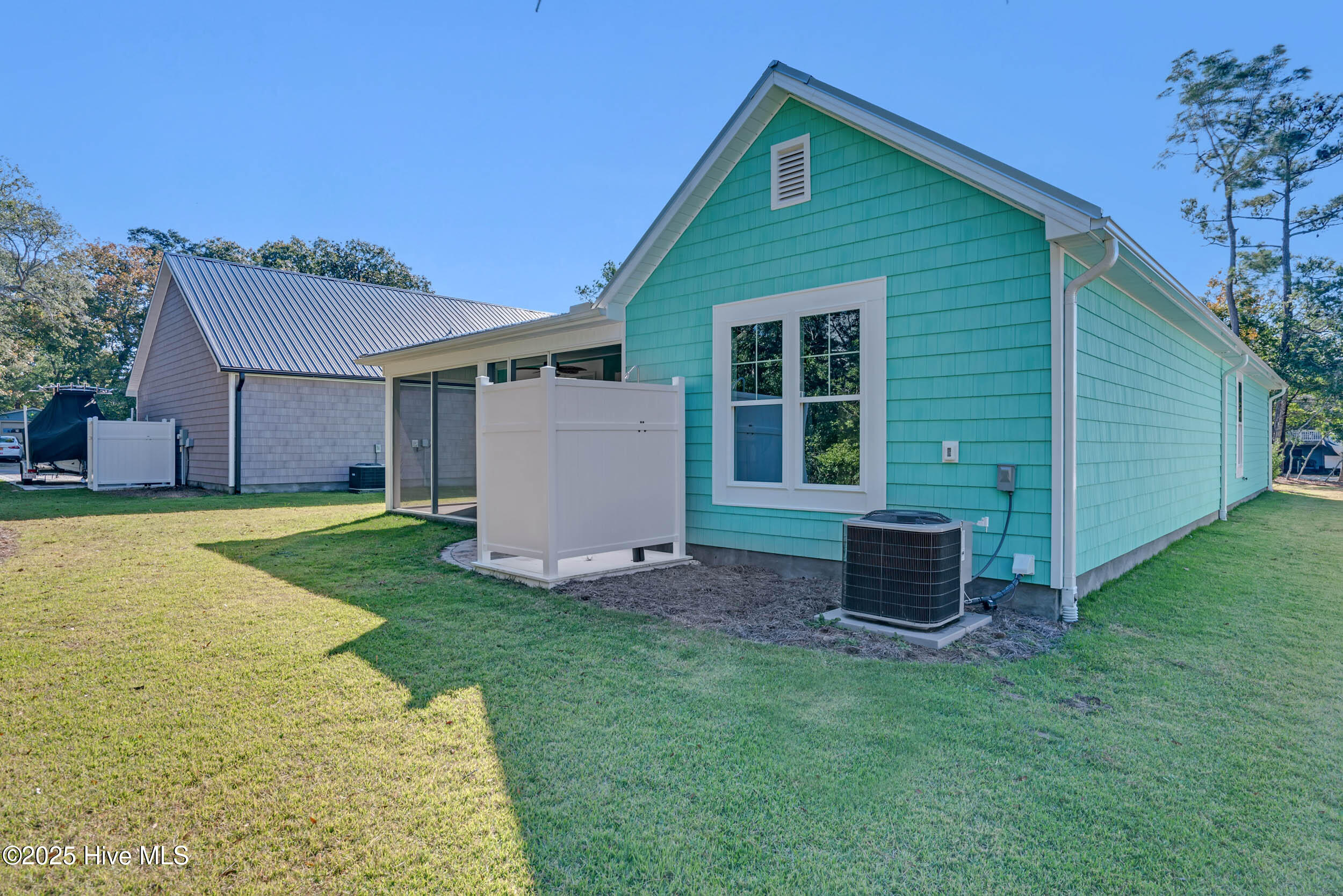 100460470 | Photo 51