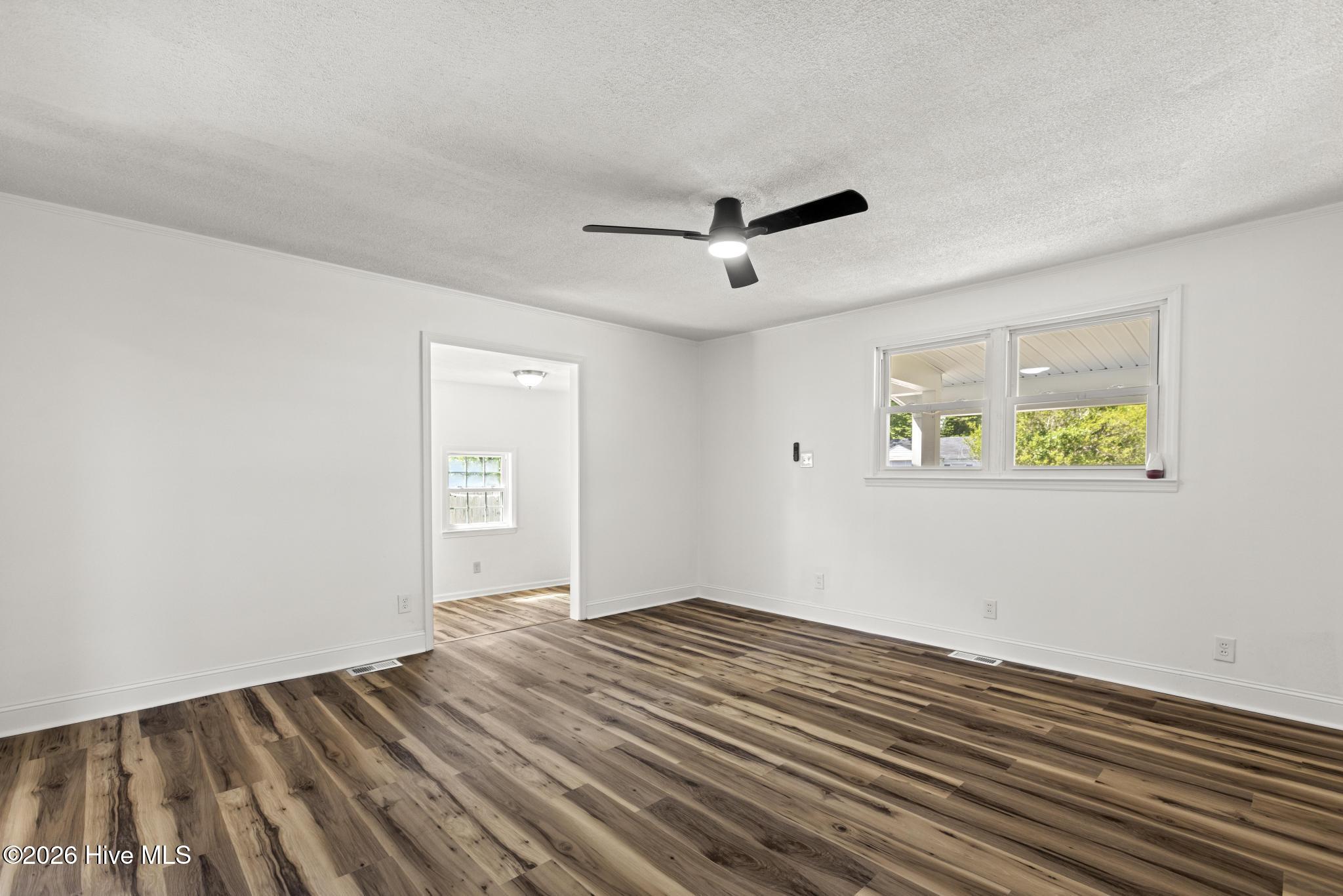 100569487 | Photo 10