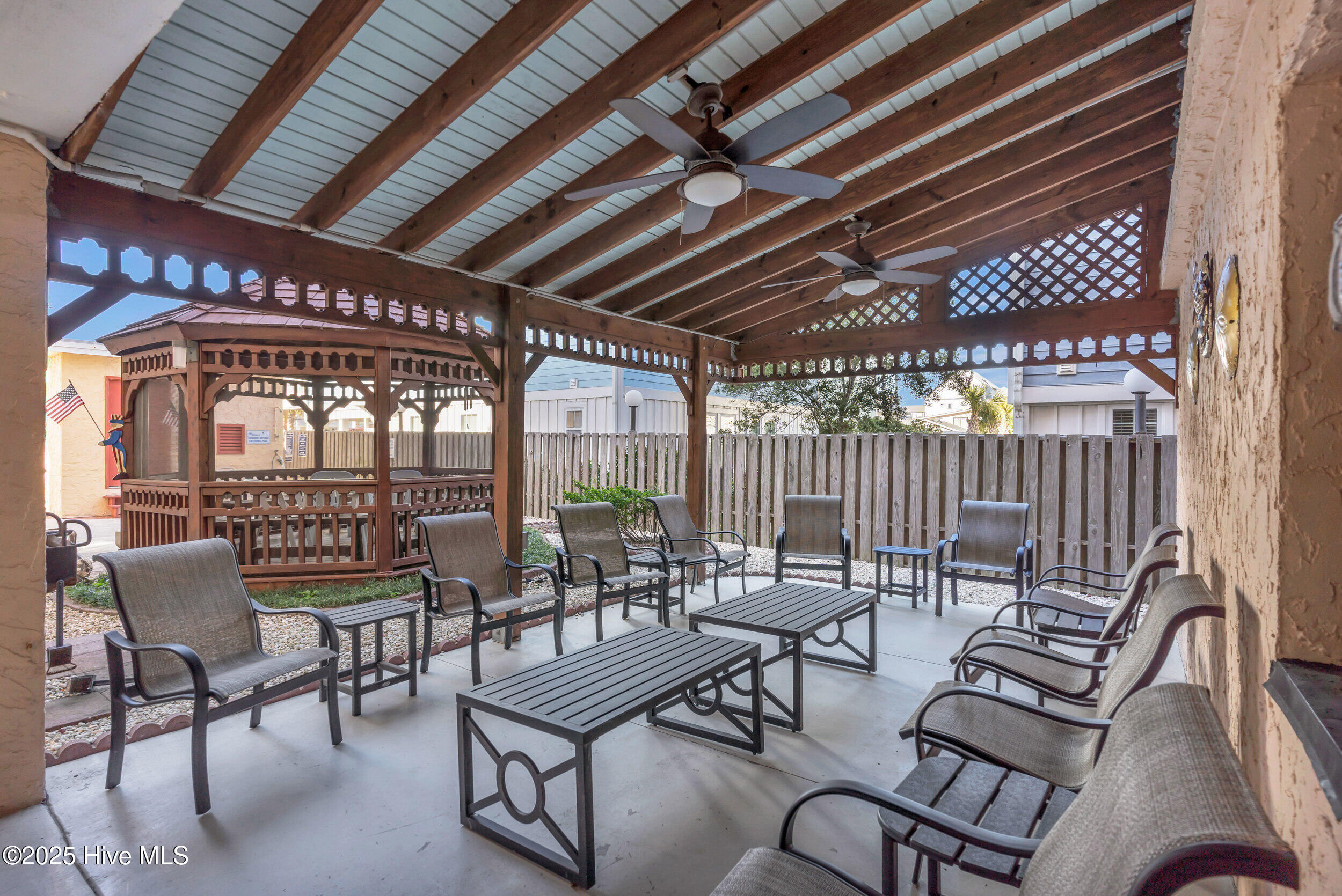 100541265 | Photo 36