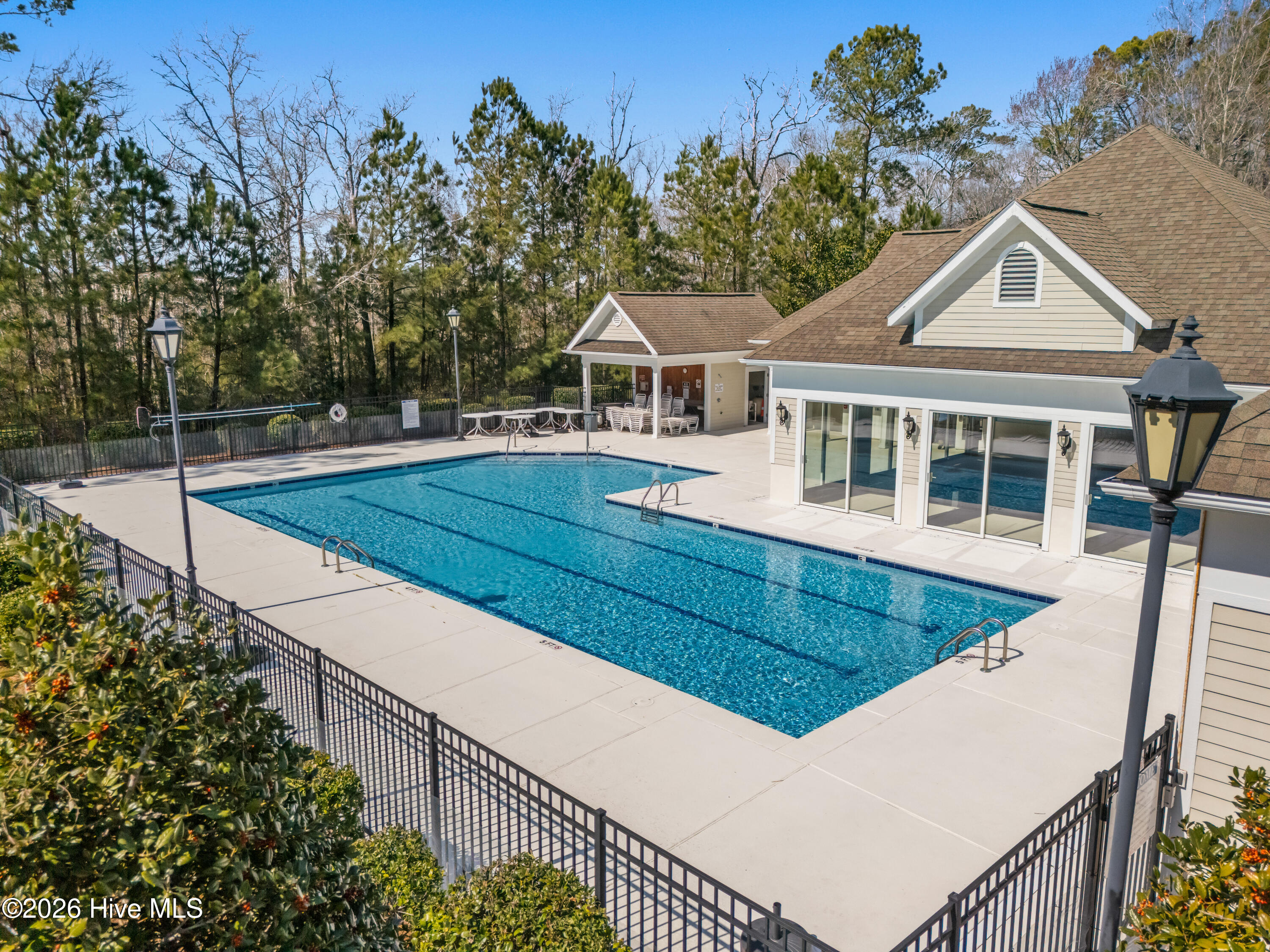 100561670 | Photo 42