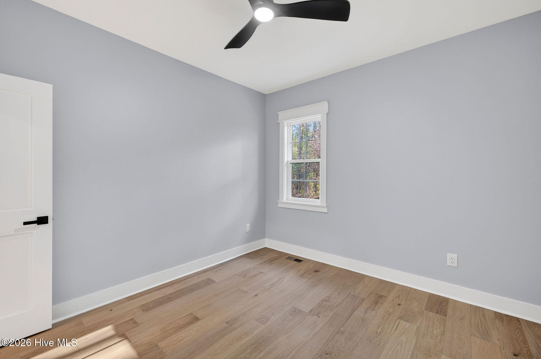 100548792 | Photo 35