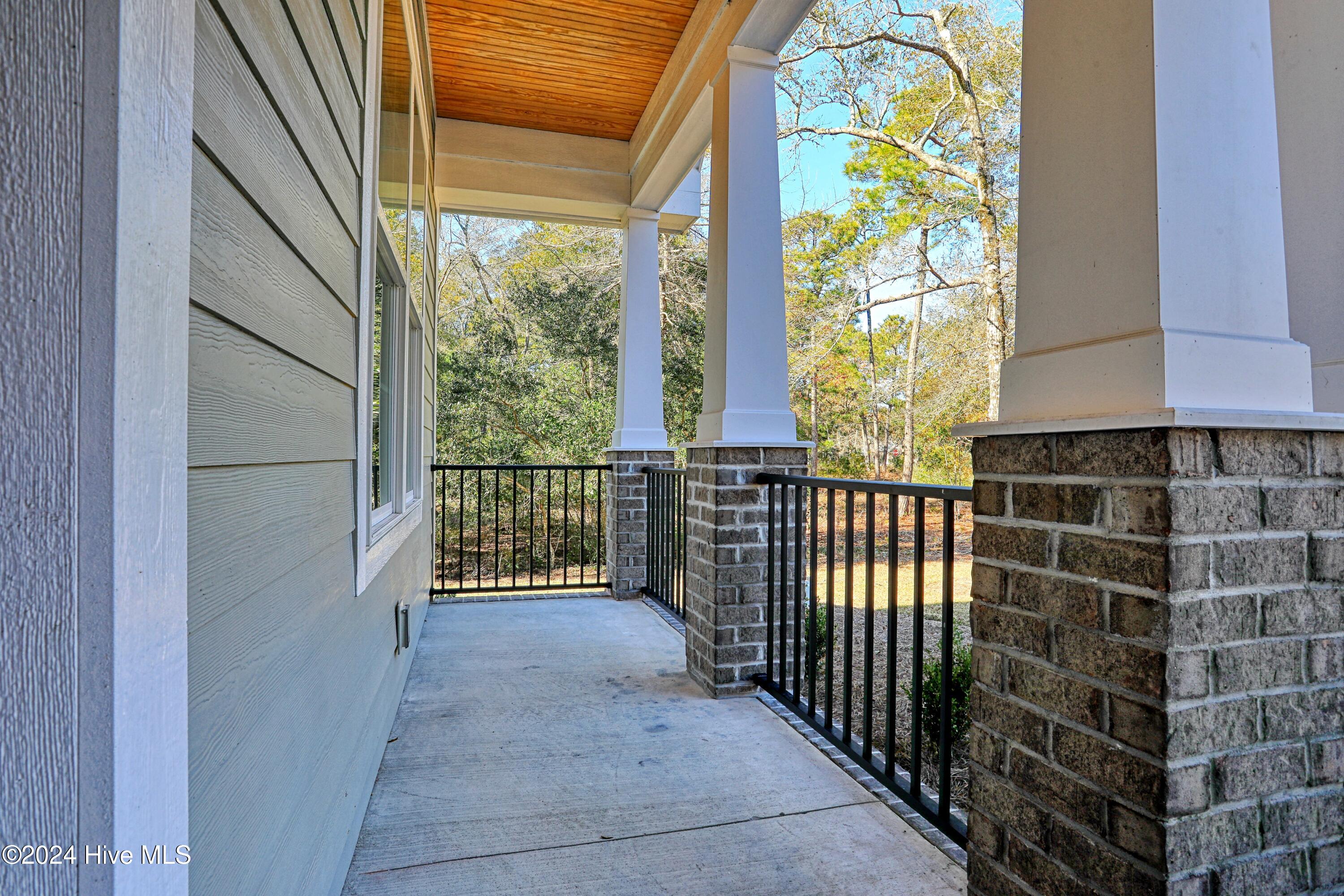 100481314 | Photo 11