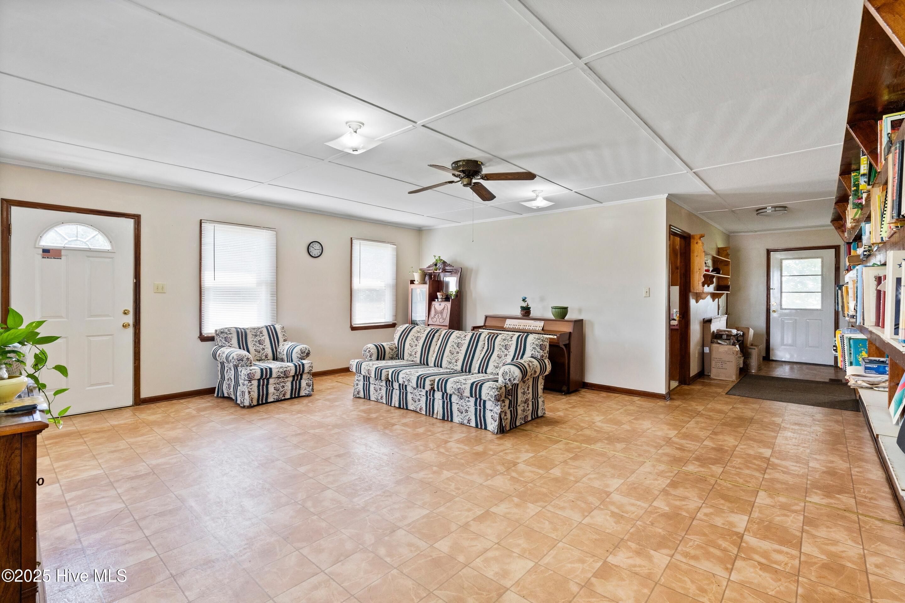 100528084 | Photo 18