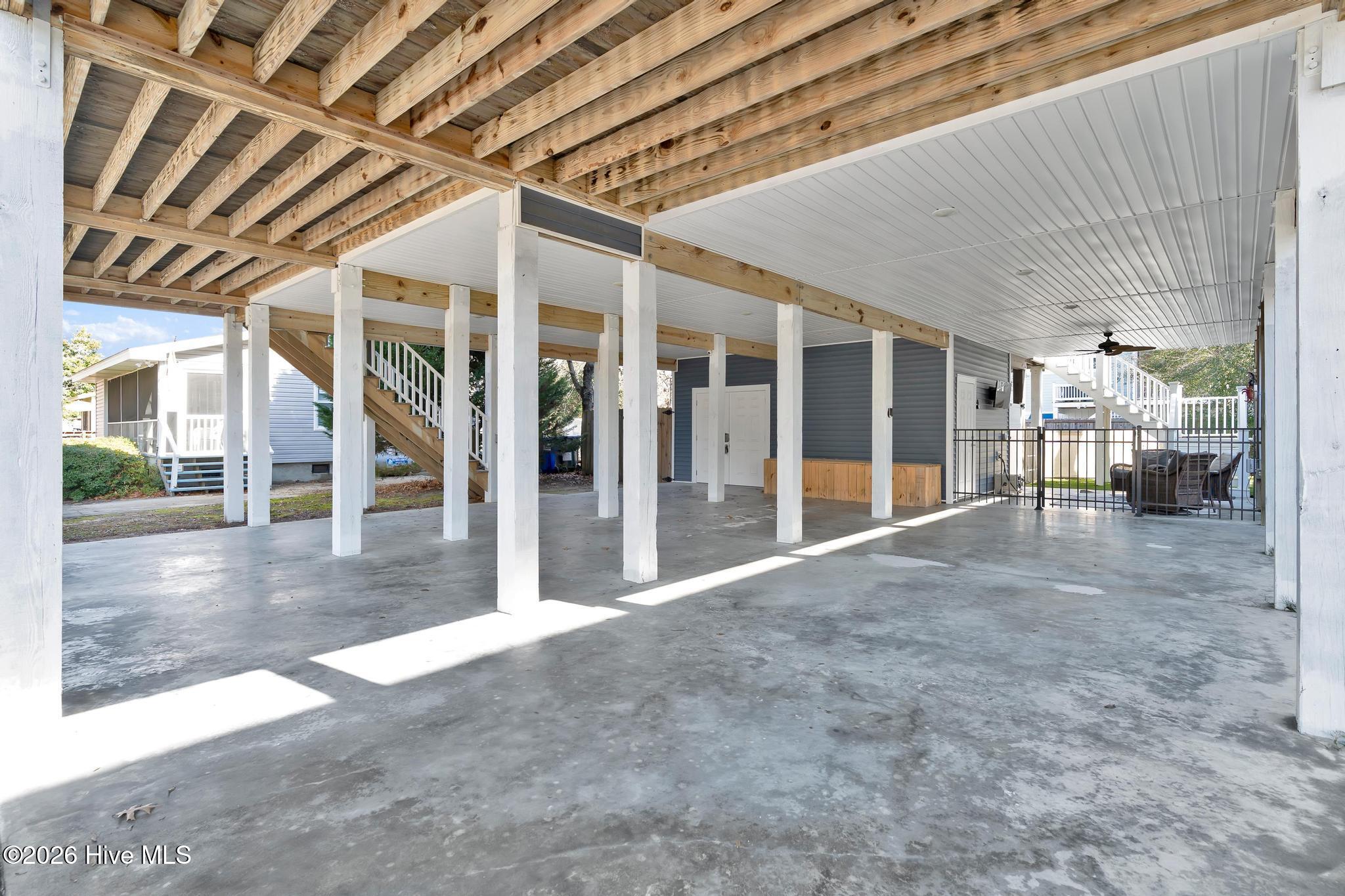 100548607 | Photo 37