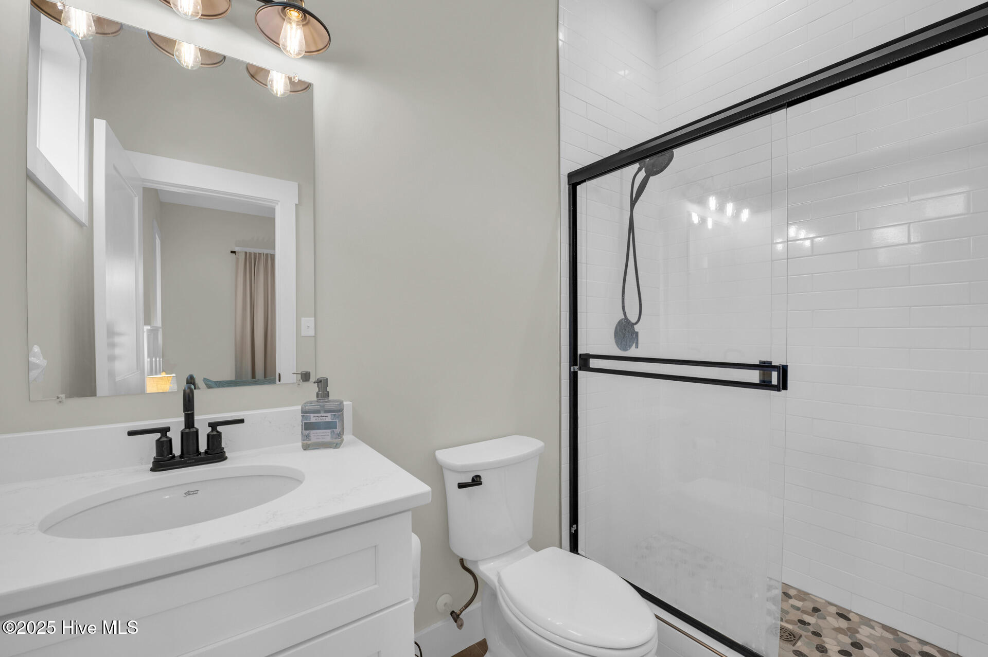 100539470 | Photo 23