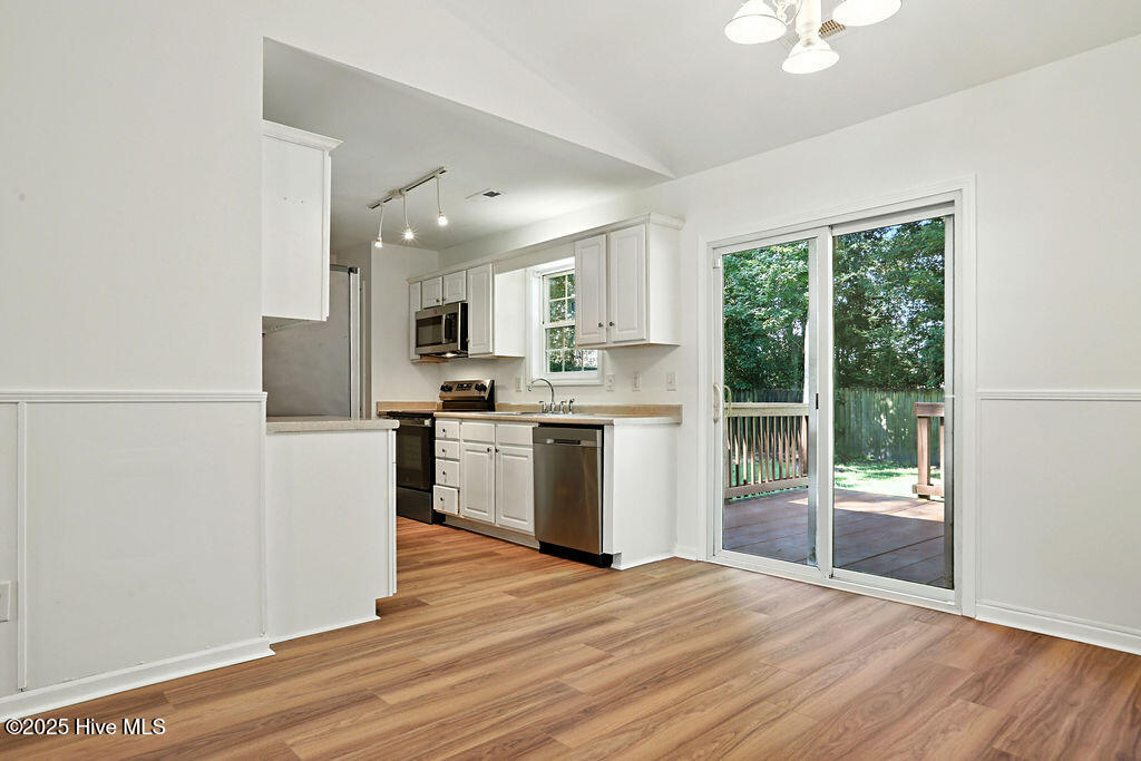 100523665 | Photo 10