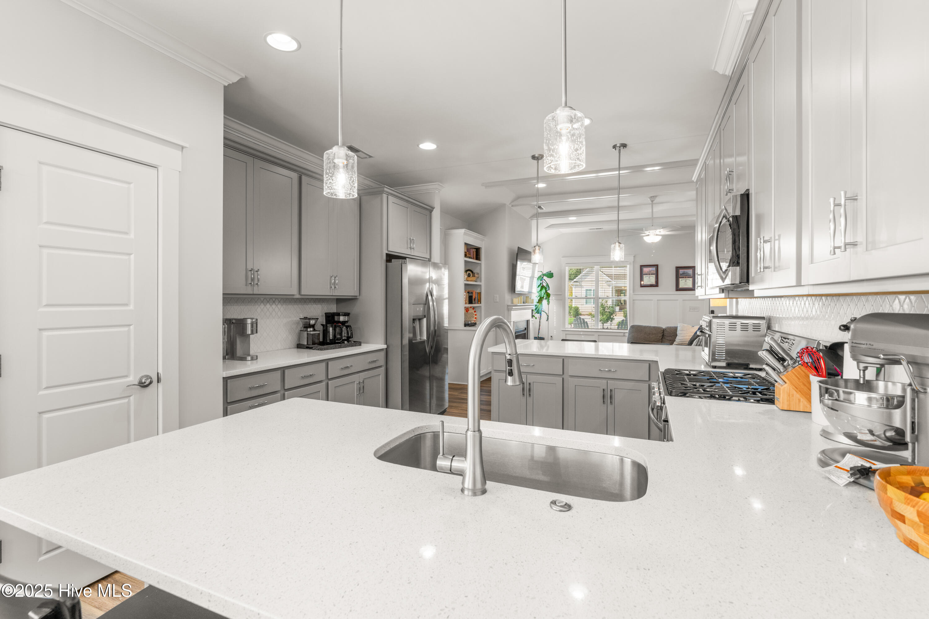 100526645 | Photo 19