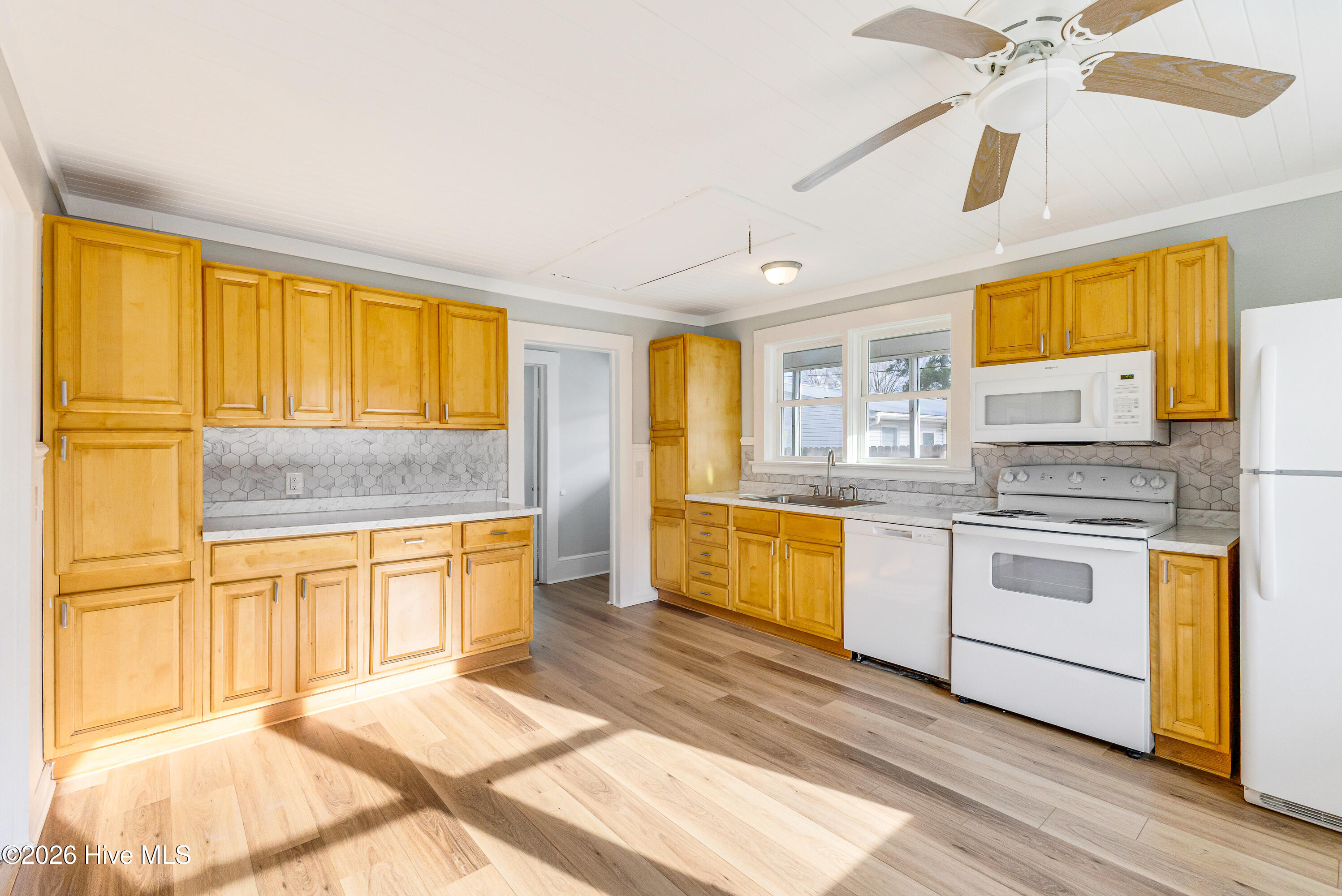 204 N Mcrae Street, Burgaw, NC 28425 – photo 9: 204 McRae-13