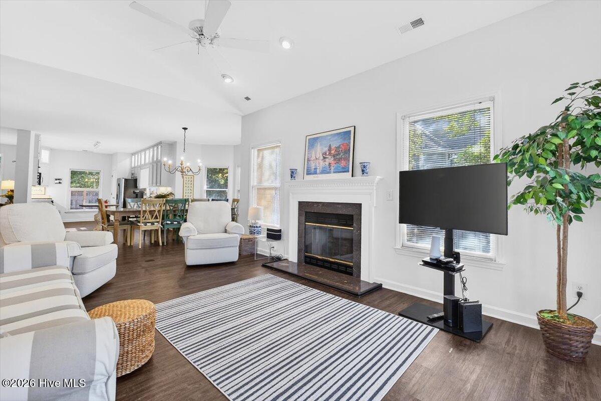 100551155 | Photo 23