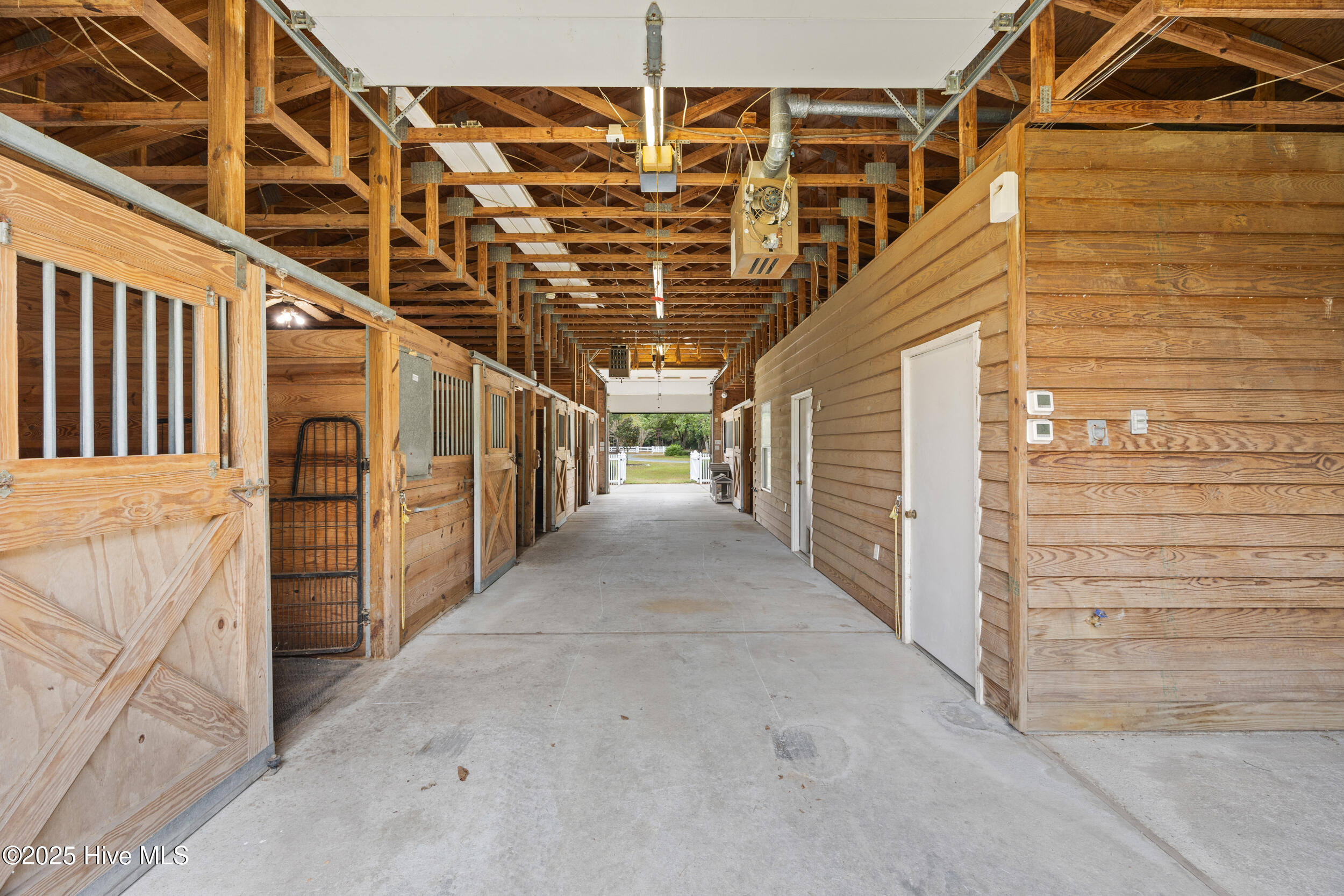 100538720 | Photo 85