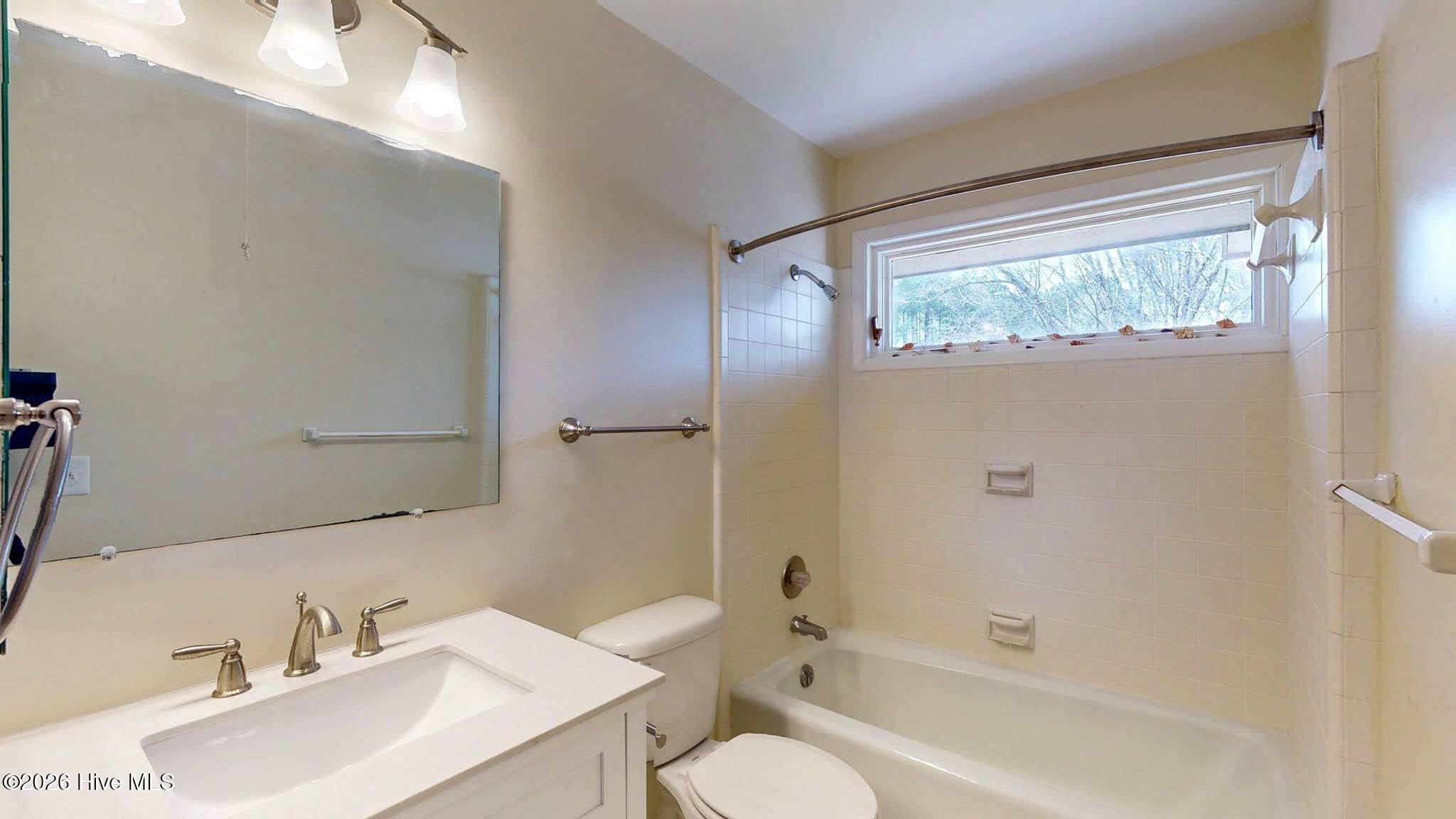 100561610 | Photo 28