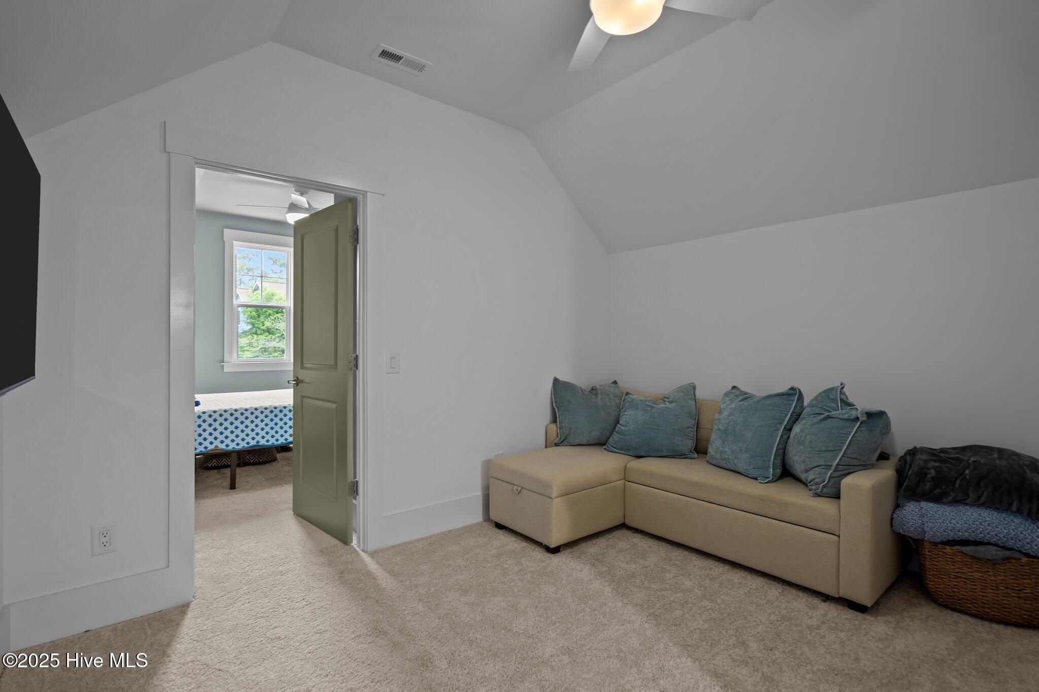 100564627 | Photo 44