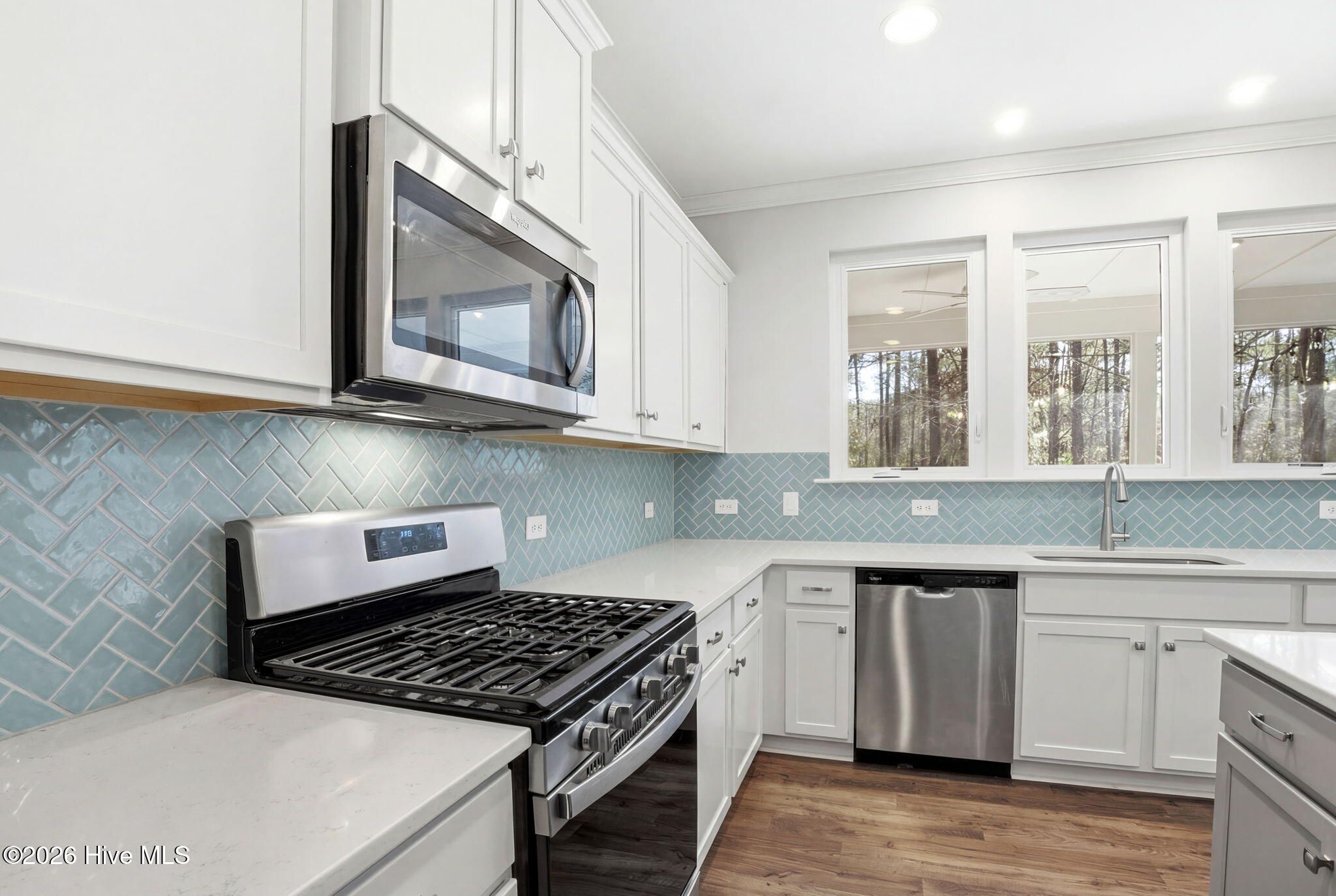 100558607 | Photo 14