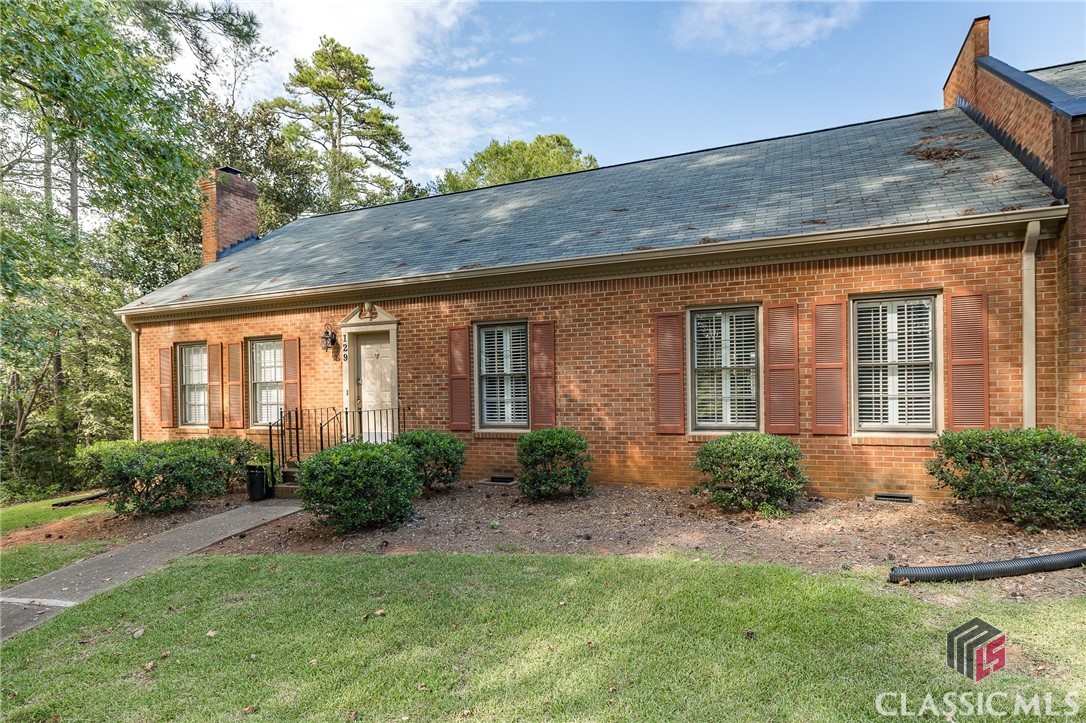 Discover easy living in this one-level, end-unit condo within the serene community of Drayton Square—east side’s highly desirable pool and tennis condominium community. This turn-key residence offers the perfect balance of peaceful living with its quiet streets and secluded wooded lots, while being conveniently close to the thriving east side shopping & dining, UGA, and downtown Athens. With approximately 2000 square feet of living space, the condo boasts two bedrooms, a modernized en-suite bathroom, and a generous half bathroom with potential for a full bath conversion. The arched doorways infuse a distinct charm into the open living space, which effortlessly merges the living, dining, and sunrooms. For al fresco dining or gardening lovers, there's a private bricked patio accessible from the sunroom—an ideal spot to relax and take in the day. The primary bedroom doesn't fall short on amenities either—featuring a renovated bathroom and three closets. Durable slate floors run throughout the home, providing longevity and ease of maintenance. Additionally, a separate office space is ideal for those work-from-home days or can seamlessly transition into an additional bedroom. As an end unit, this condo basks in abundant natural light and offers excellent views of the woods, assuring both privacy and charming landscapes. With its thoughtful design, safety, and convenience, 129 N. Stratford Drive is an ideal spot for graceful aging, ensuring long-term comfort, accessibility, and low-maintenance. Call today or schedule with your favorite realtor.
